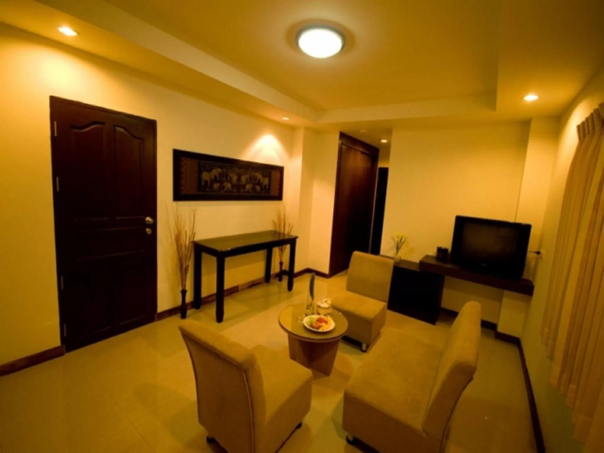 Living room in Sinsuvarn Airport Suite Hotel