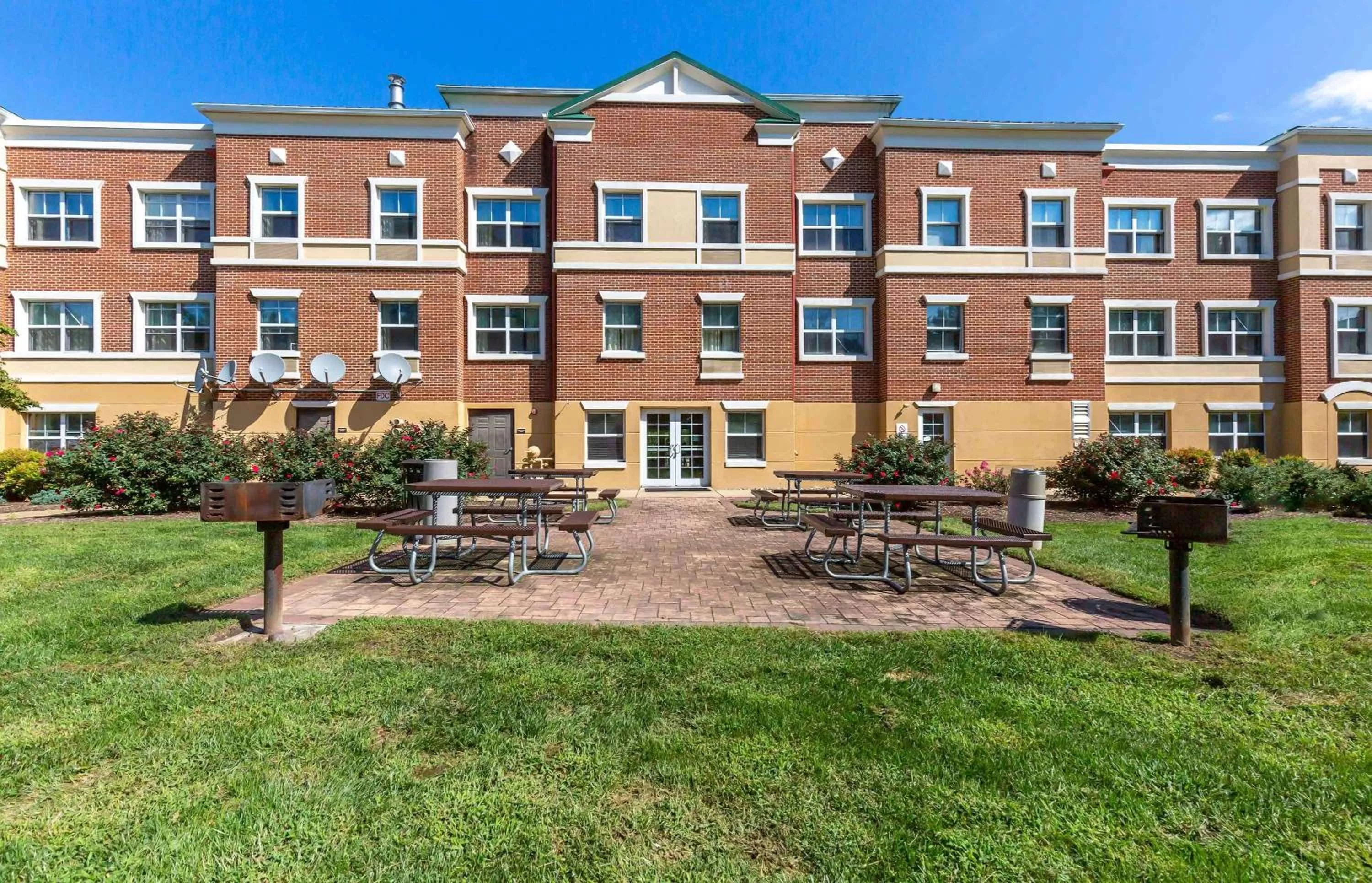 Property building in Extended Stay America Suites - Washington, DC - Gaithersburg - South