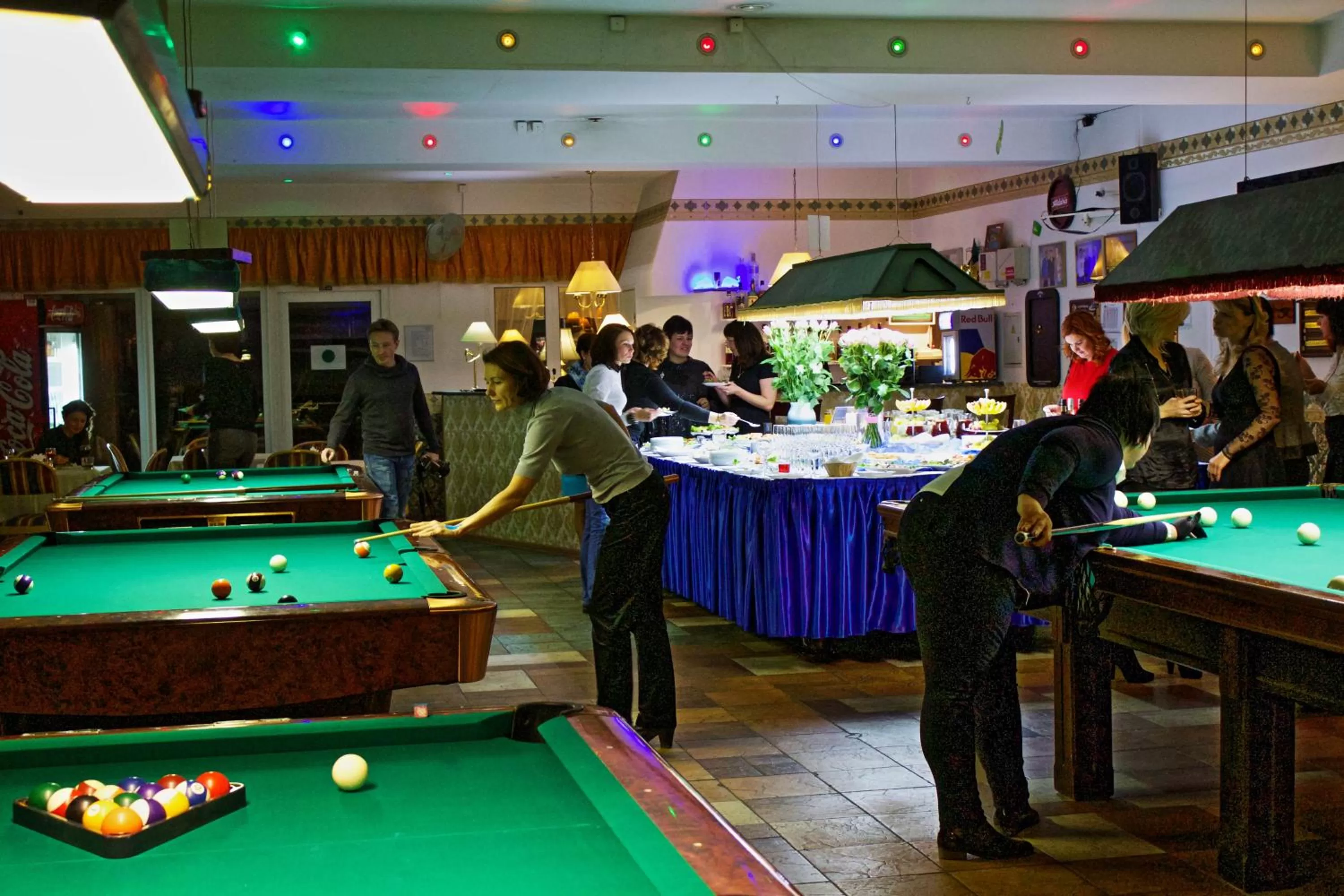 Billiard in NB Hotel with Free Parking