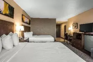 1 King Bed Suite with Living Area in The Hills Hotel, an IHG Hotel 1 King Bed Suite with Living Area in The Hills Hotel, an IHG Hotel