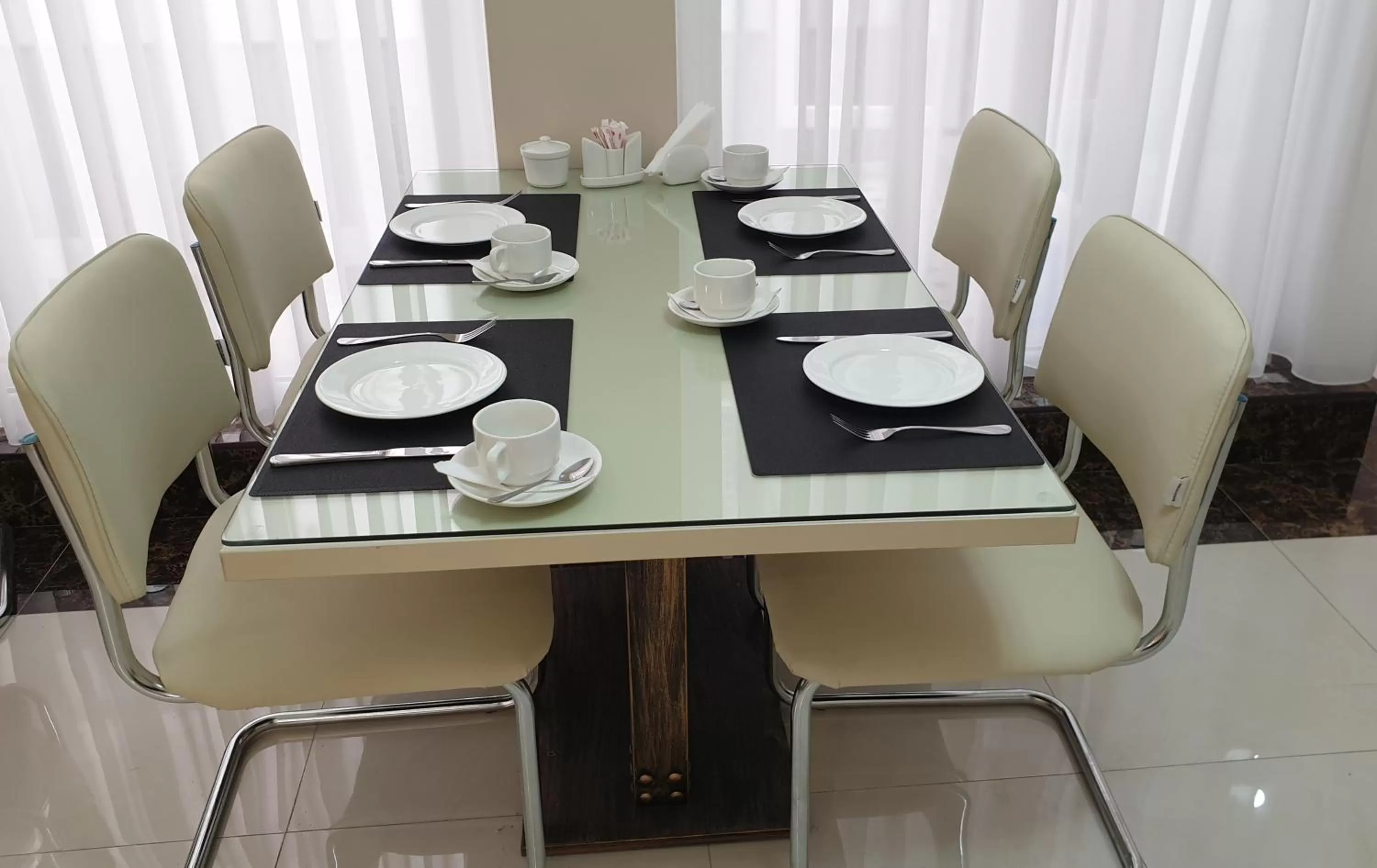 Restaurant/Places to Eat in Musafir Hotel