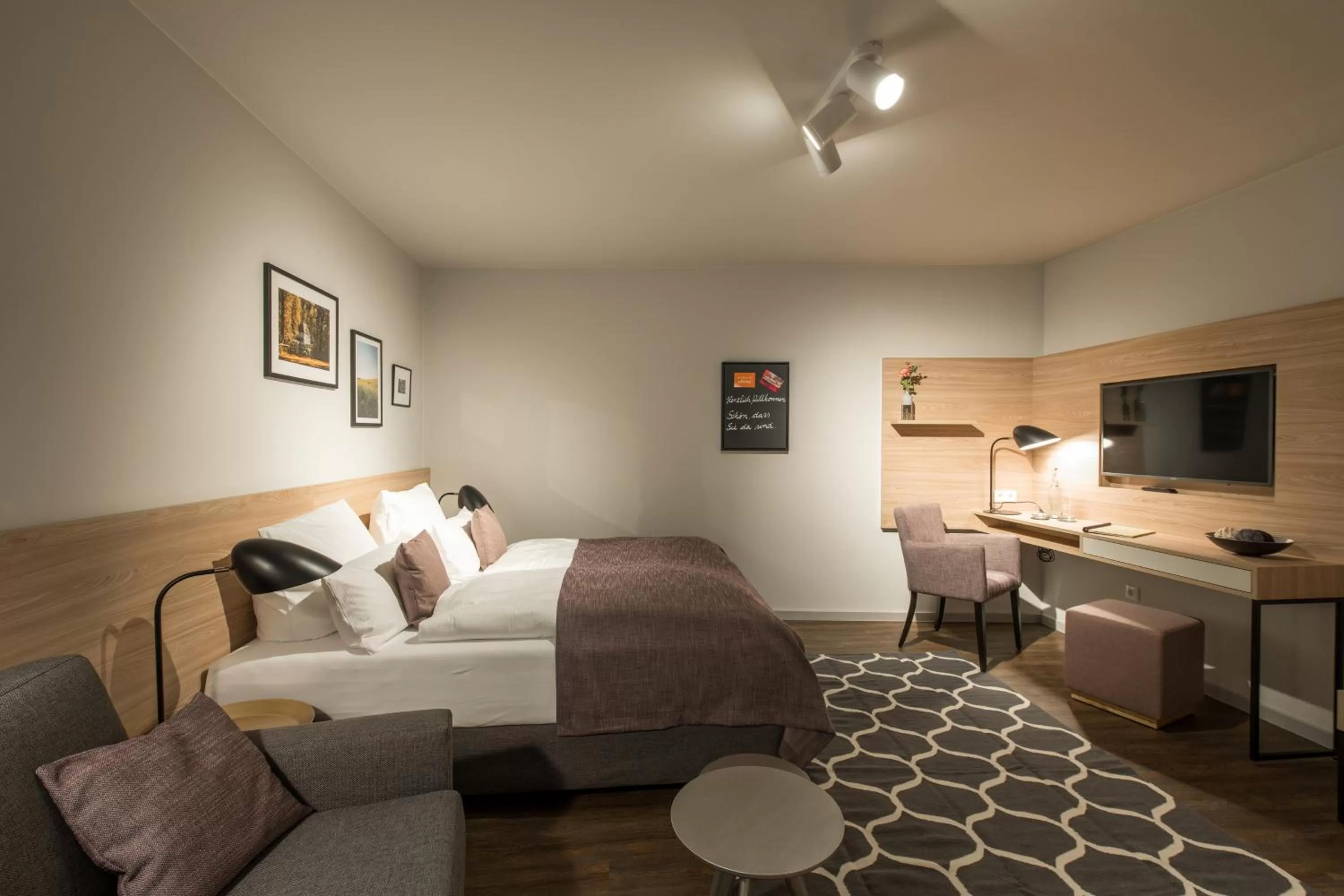 Photo of the whole room, Bed in stattHotel Weimar