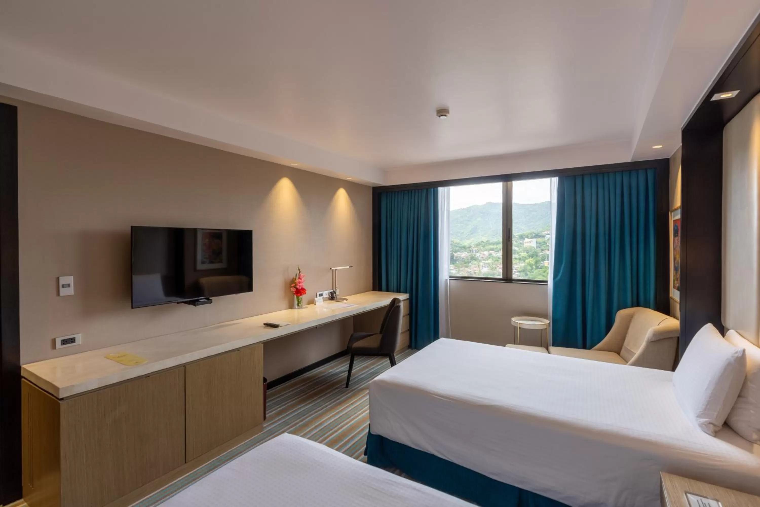 Photo of the whole room, Bed in Marco Polo Plaza Cebu