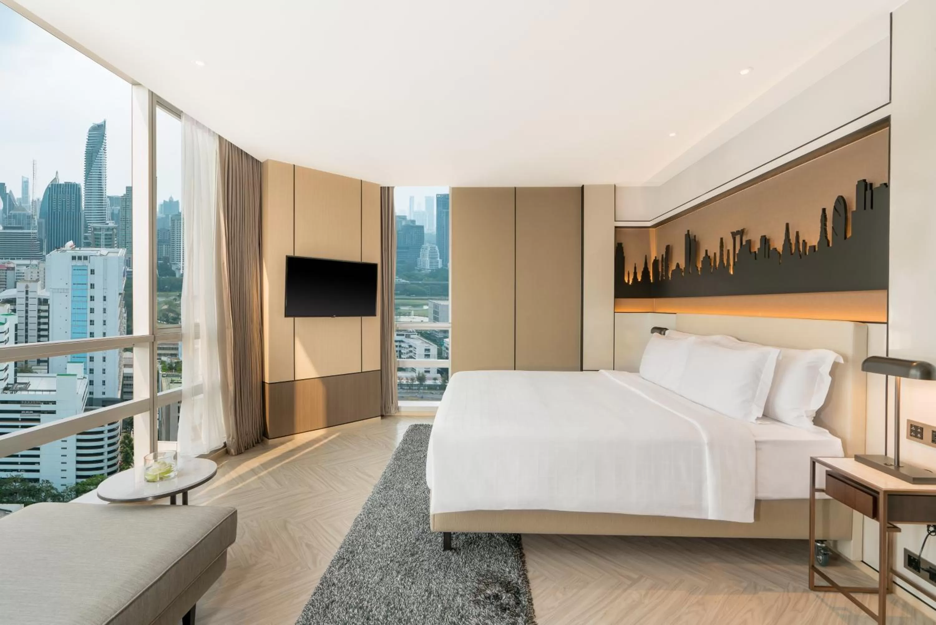 Photo of the whole room, Bed in Pathumwan Princess Hotel