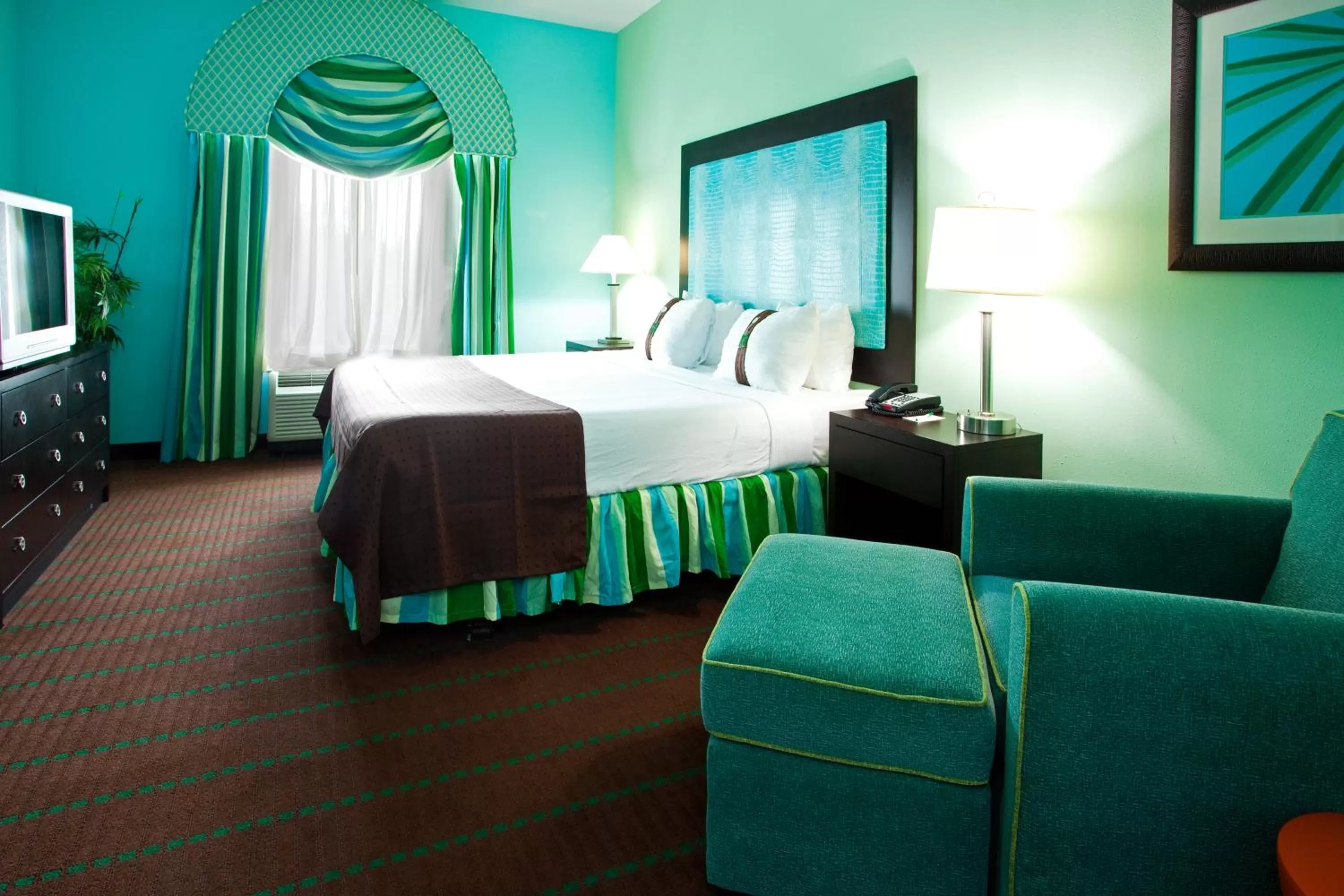 Photo of the whole room, Bed in Holiday Inn Hotel & Suites Ocala Conference Center by IHG