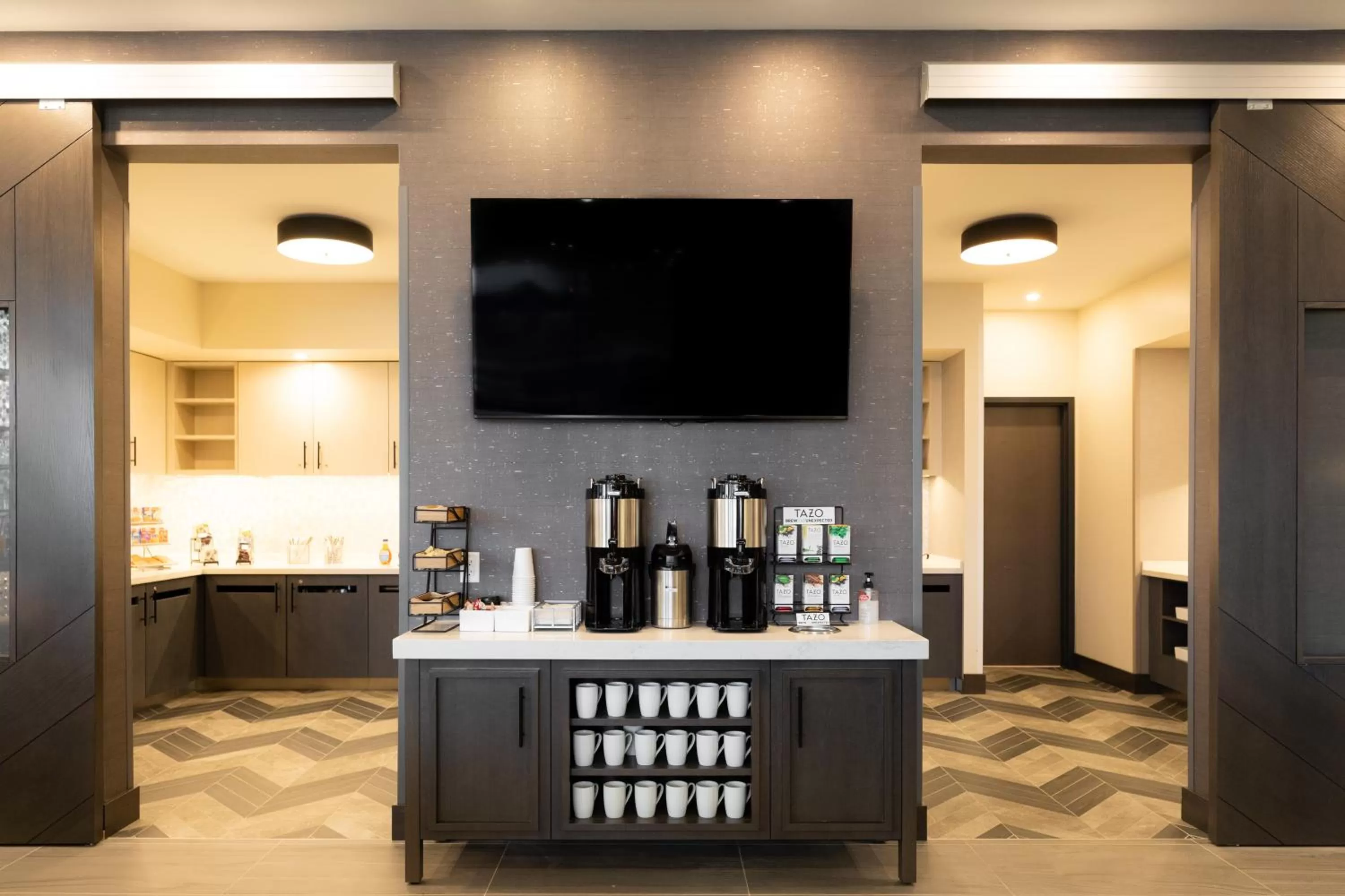 Restaurant/places to eat in Hyatt House Winnipeg South Outlet Collection