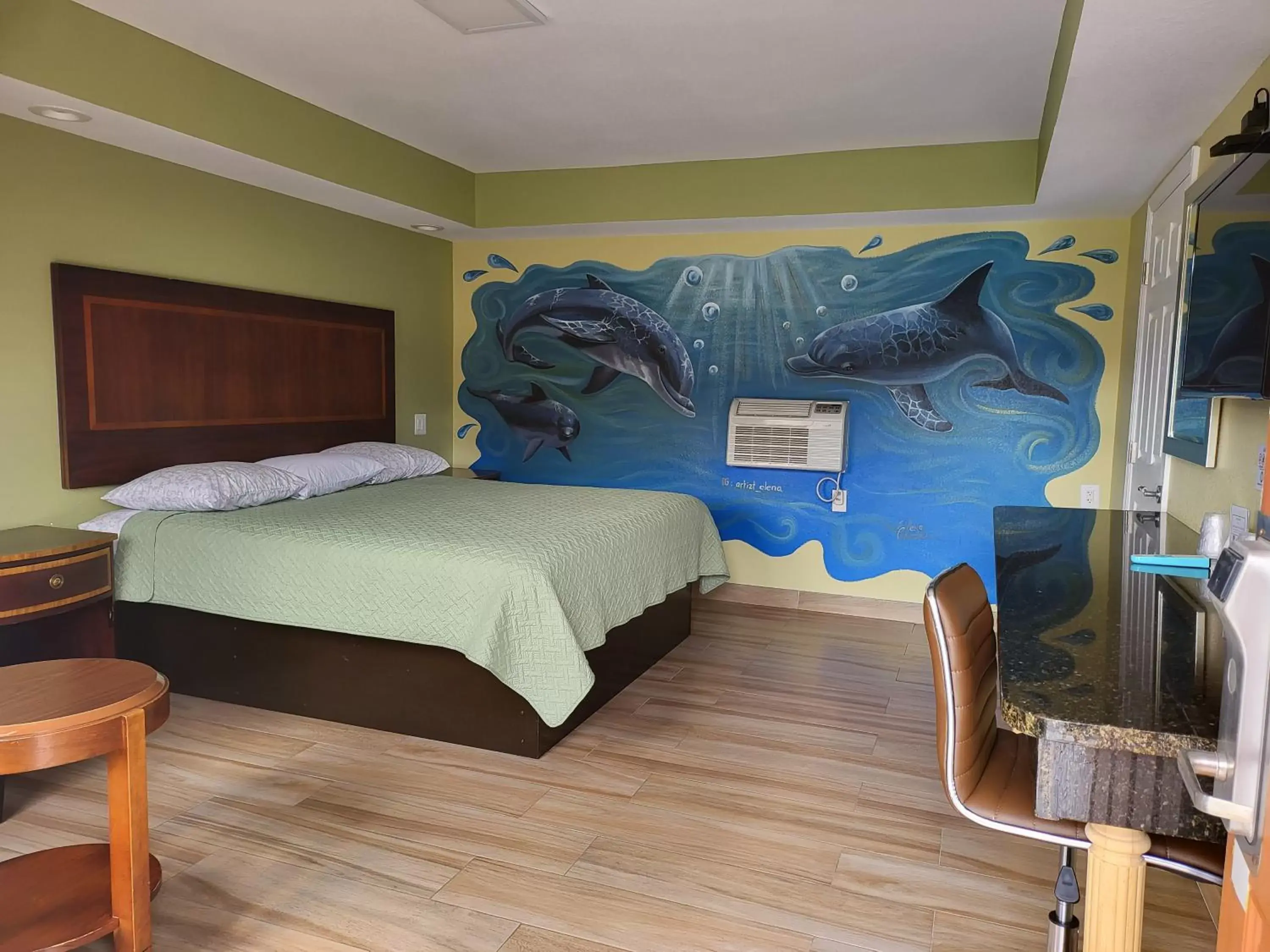 Deluxe, 1 King Bed, Non-Smoking - single occupancy in Travel Inn of Riviera Beach Deluxe, 1 King Bed, Non-Smoking - single occupancy in Travel Inn of Riviera Beach