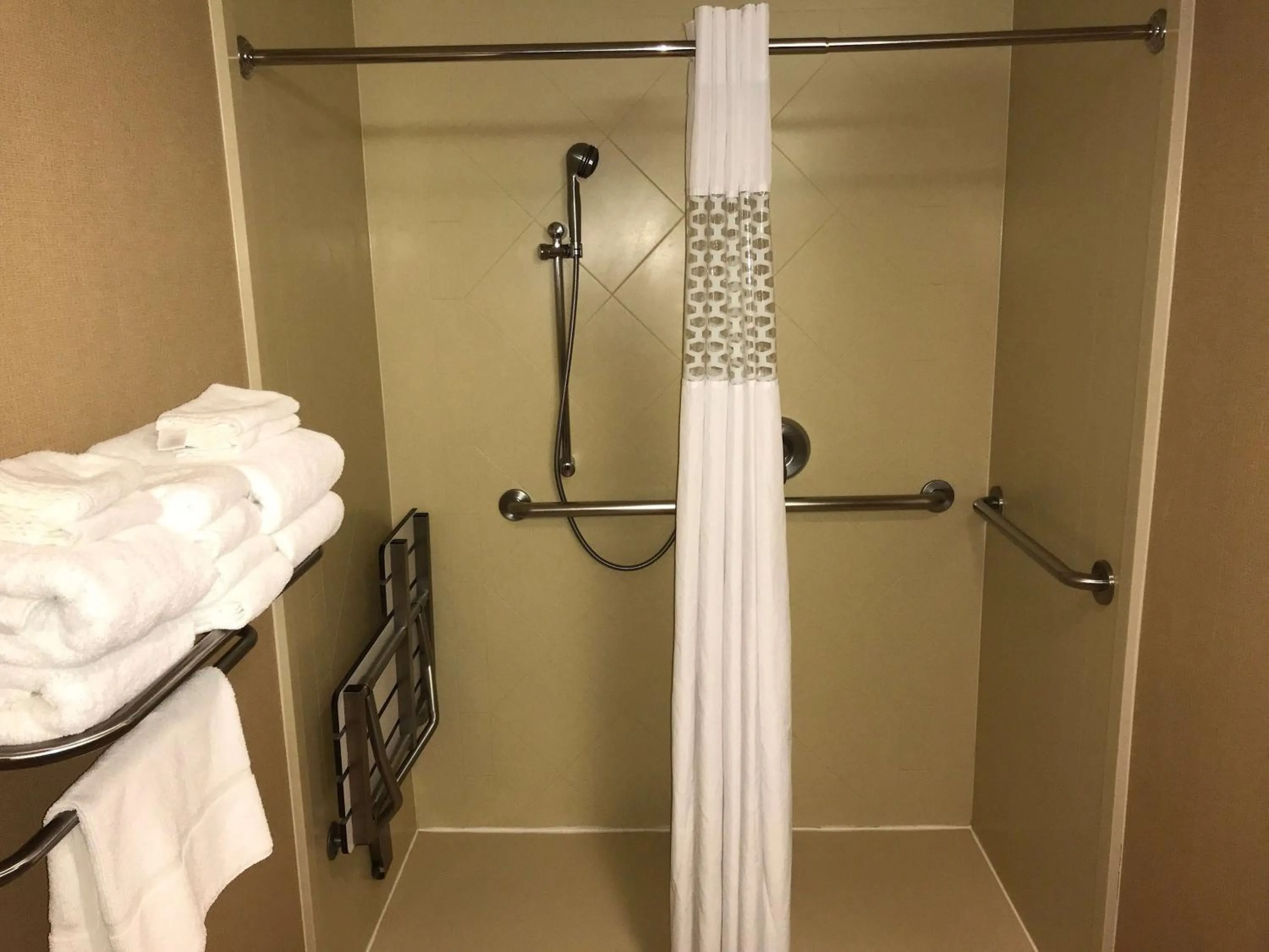 Bathroom in Hampton Inn and Suites Austin - Lakeway