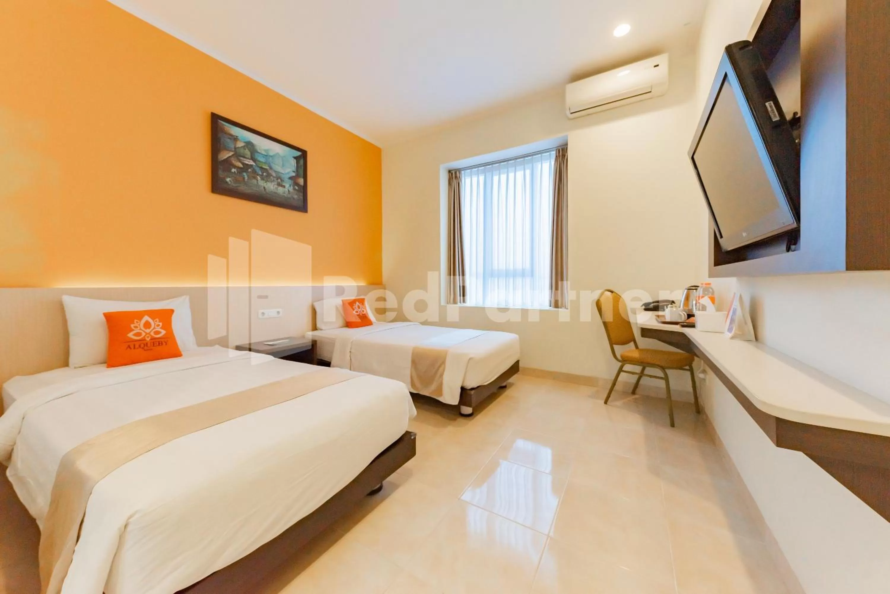 Bedroom, Bed in Alqueby Hotel near Kiara Artha Park & Trans Studio Mall Mitra RedDoorz