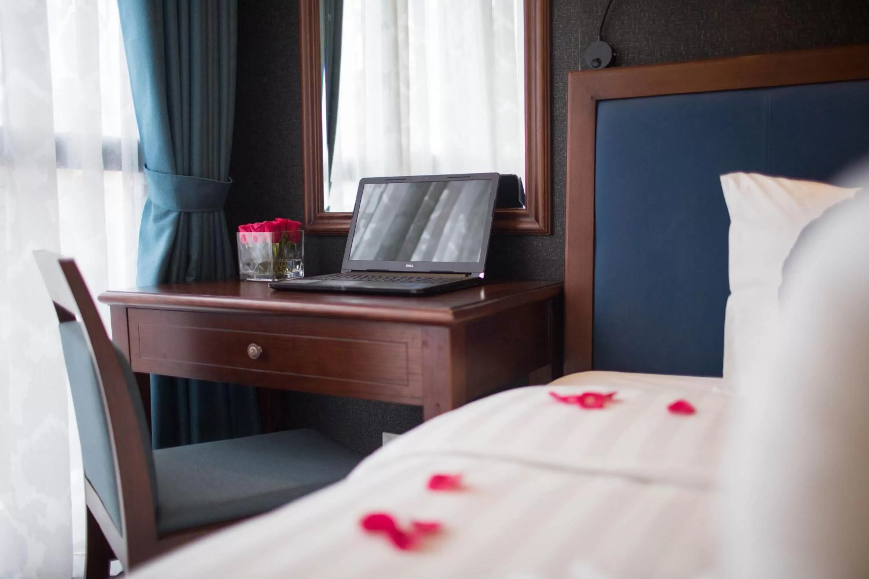 Area and facilities, Bed in Holiday Emerald Hotel