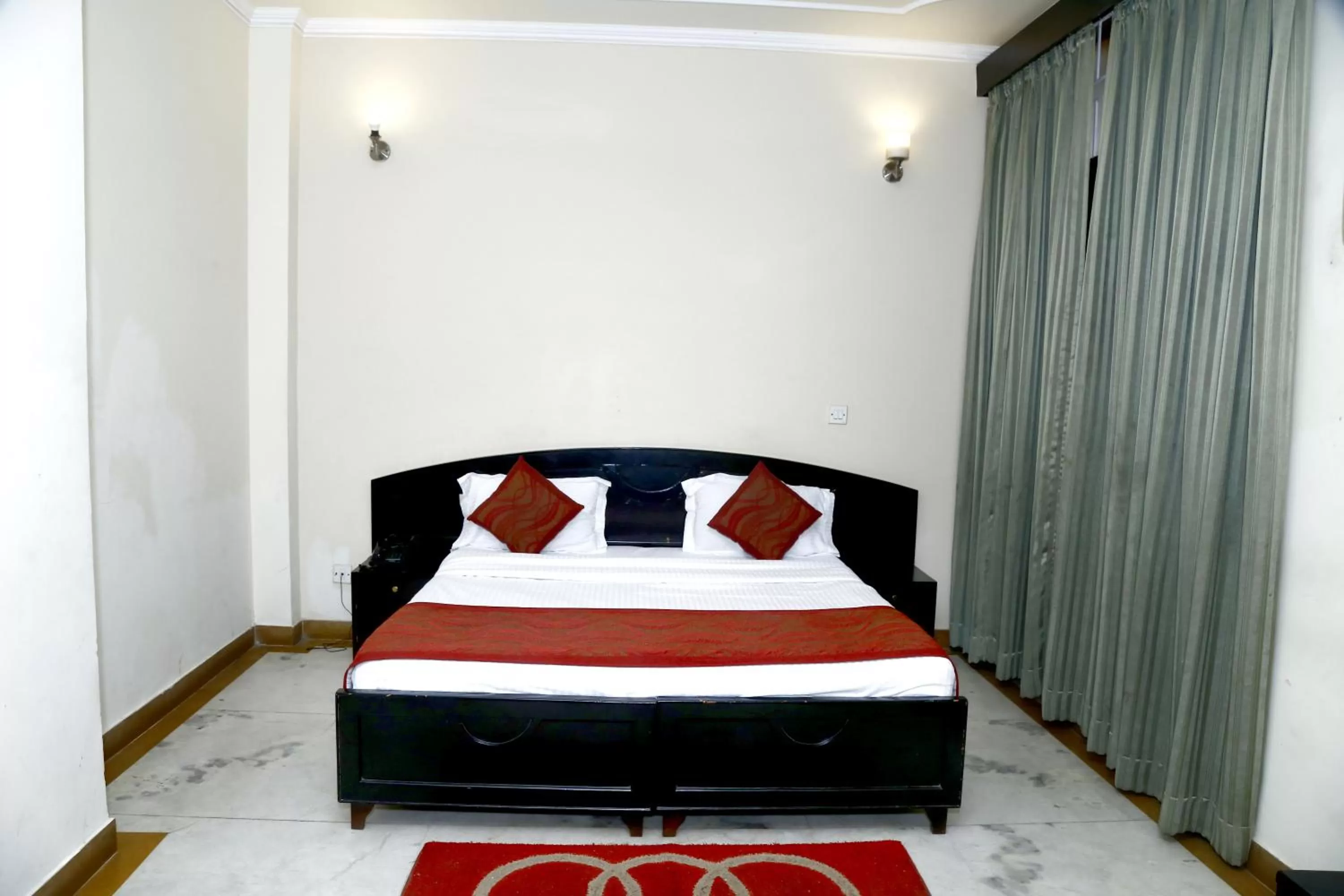 Bedroom, Bed in Hotel City Centre Inn - Nizamuddin Railway Station