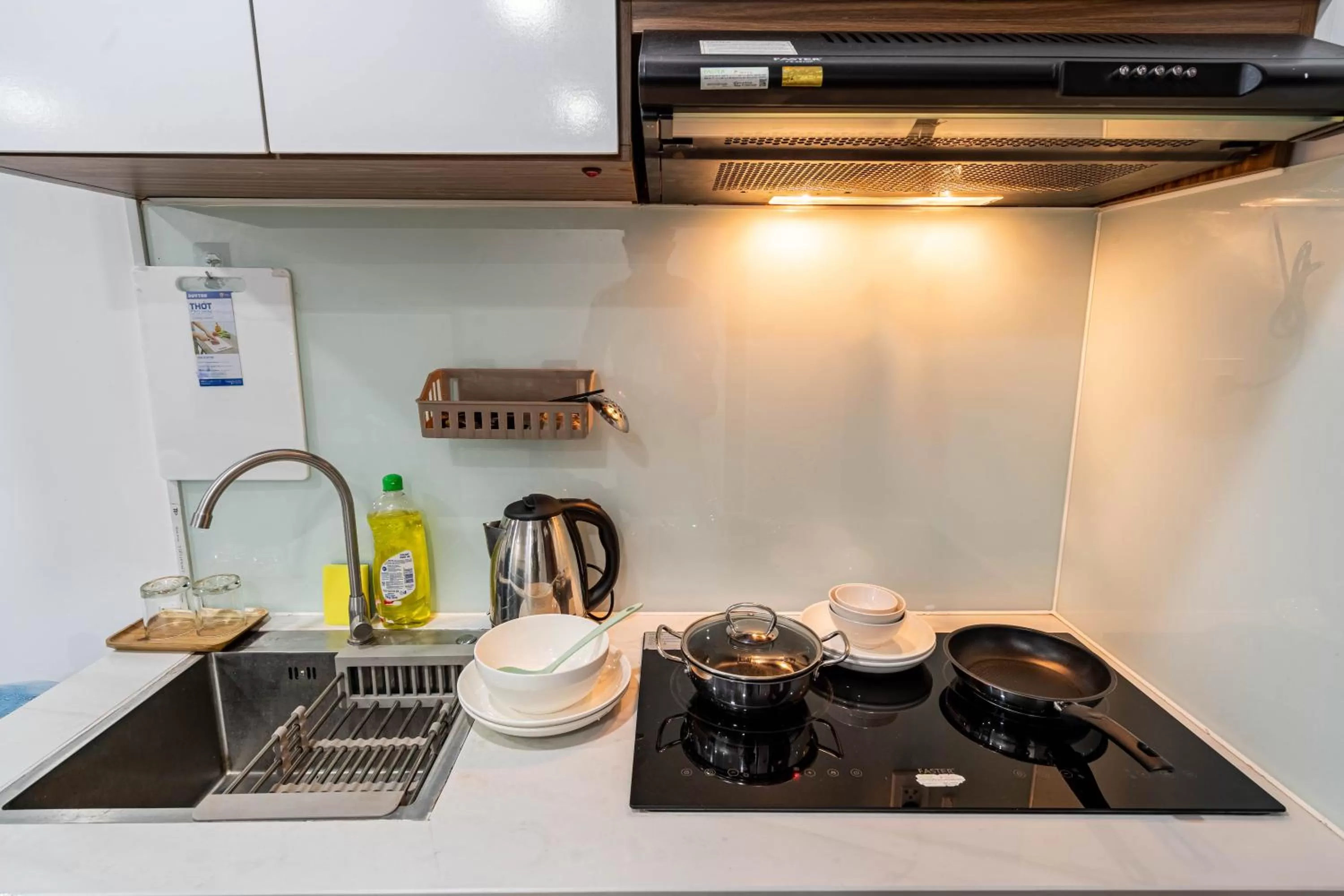 Kitchen or kitchenette in Spring Hill Apartment -The High Class