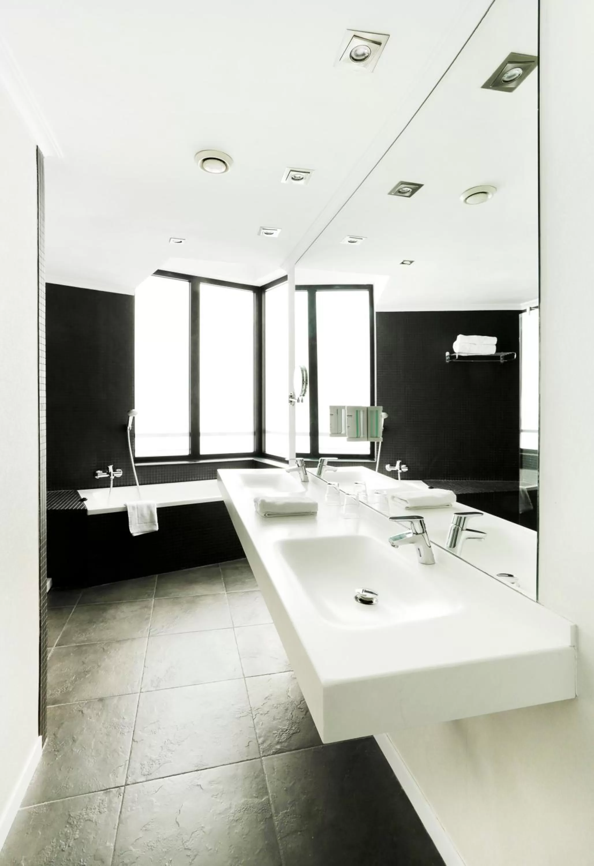 Bathroom in Hotel Alimara