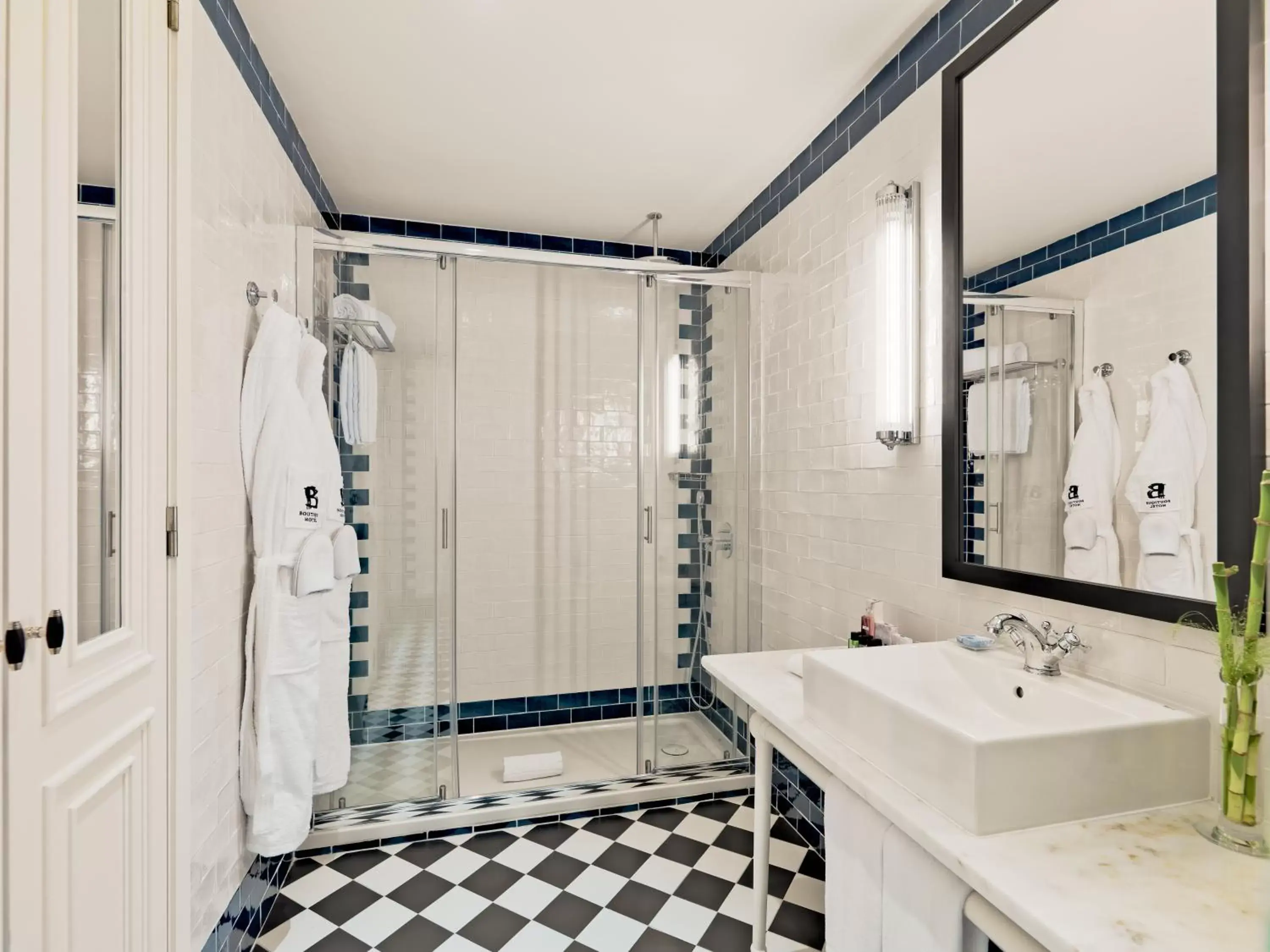 Queen Room in H10 Duque de Loule Queen Room in H10 Duque de Loule