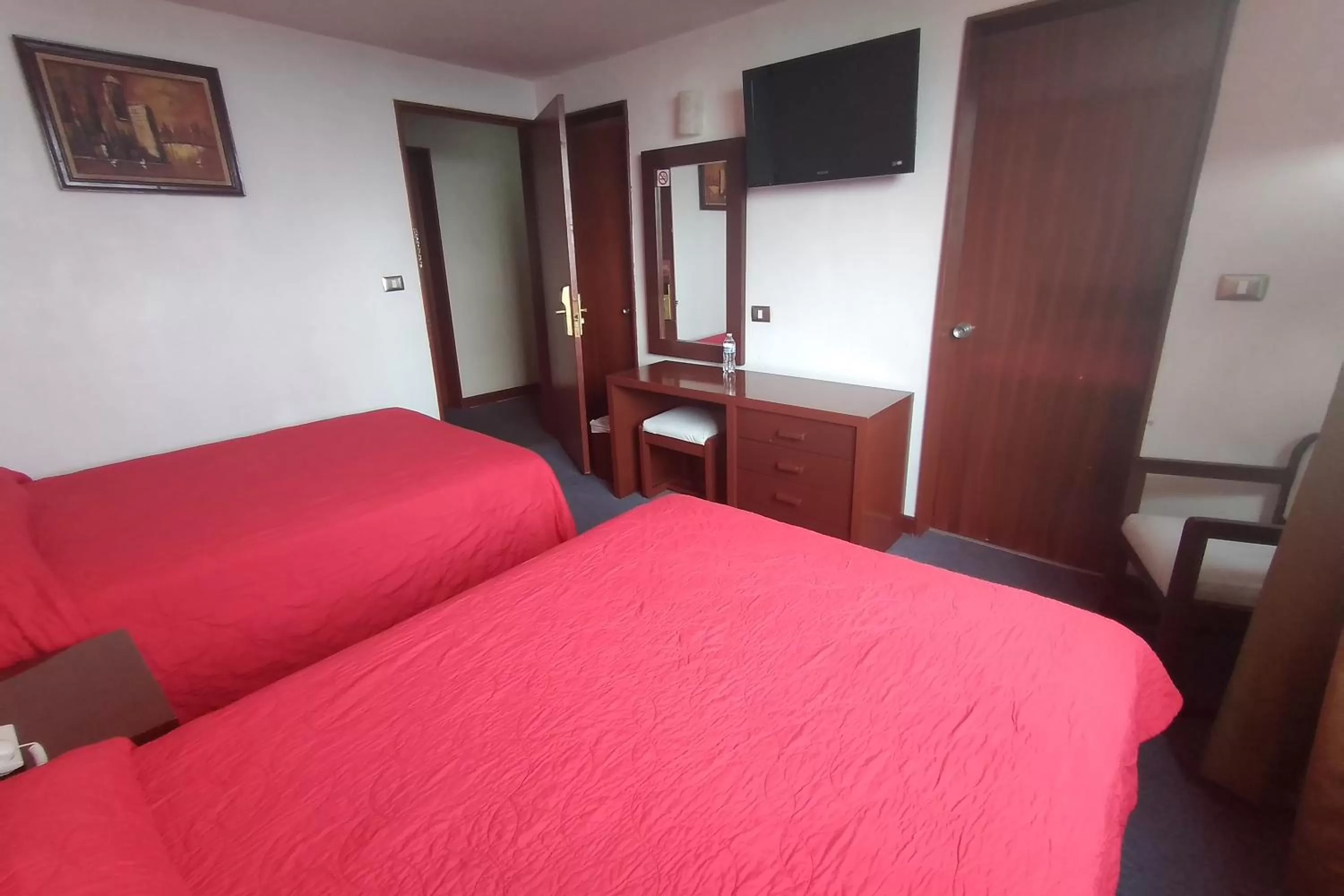 Communal lounge/ TV room, Bed in Hotel Maria Victoria Xalapa