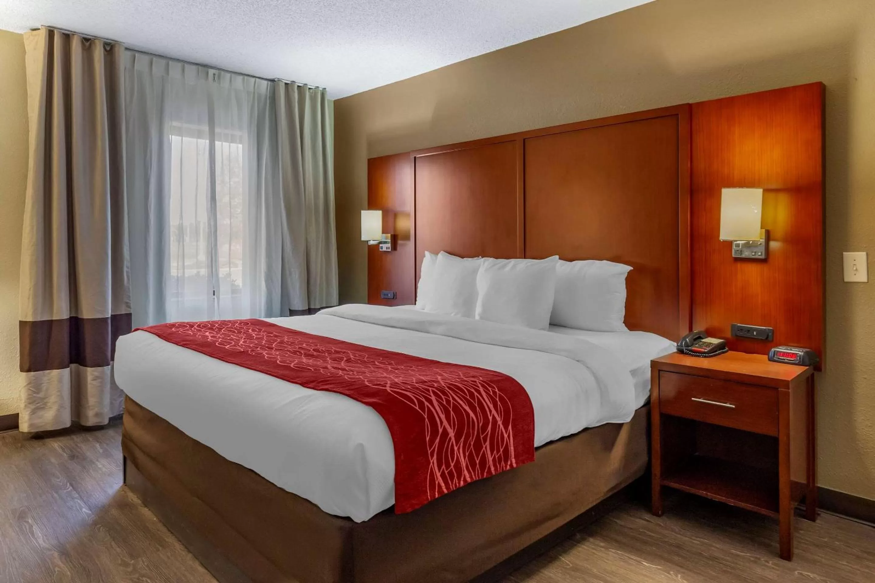 Photo of the whole room, Bed in Comfort Inn Fort Mill Amusement Park at Carowinds Blvd