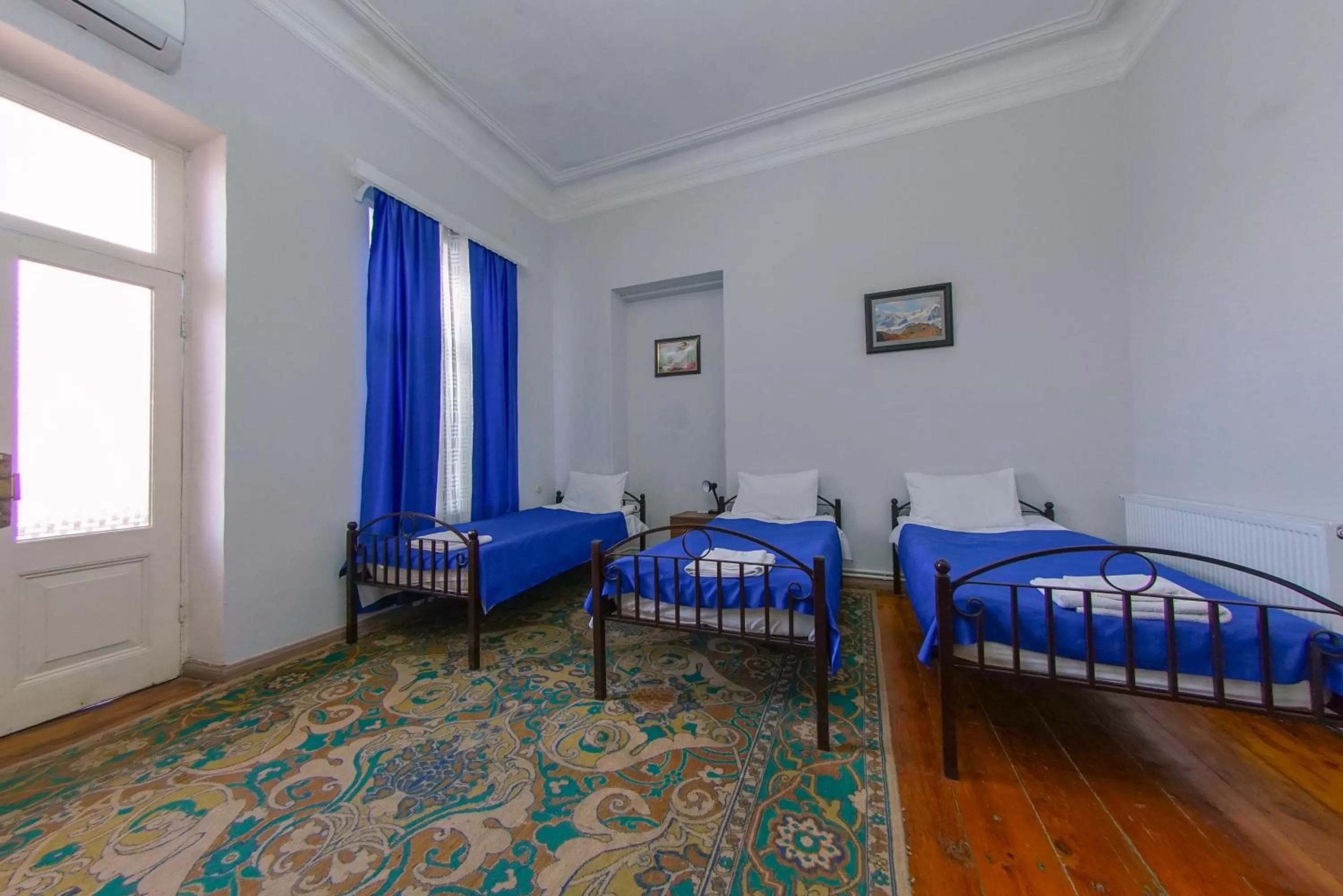 Photo of the whole room, Bed in House 1899