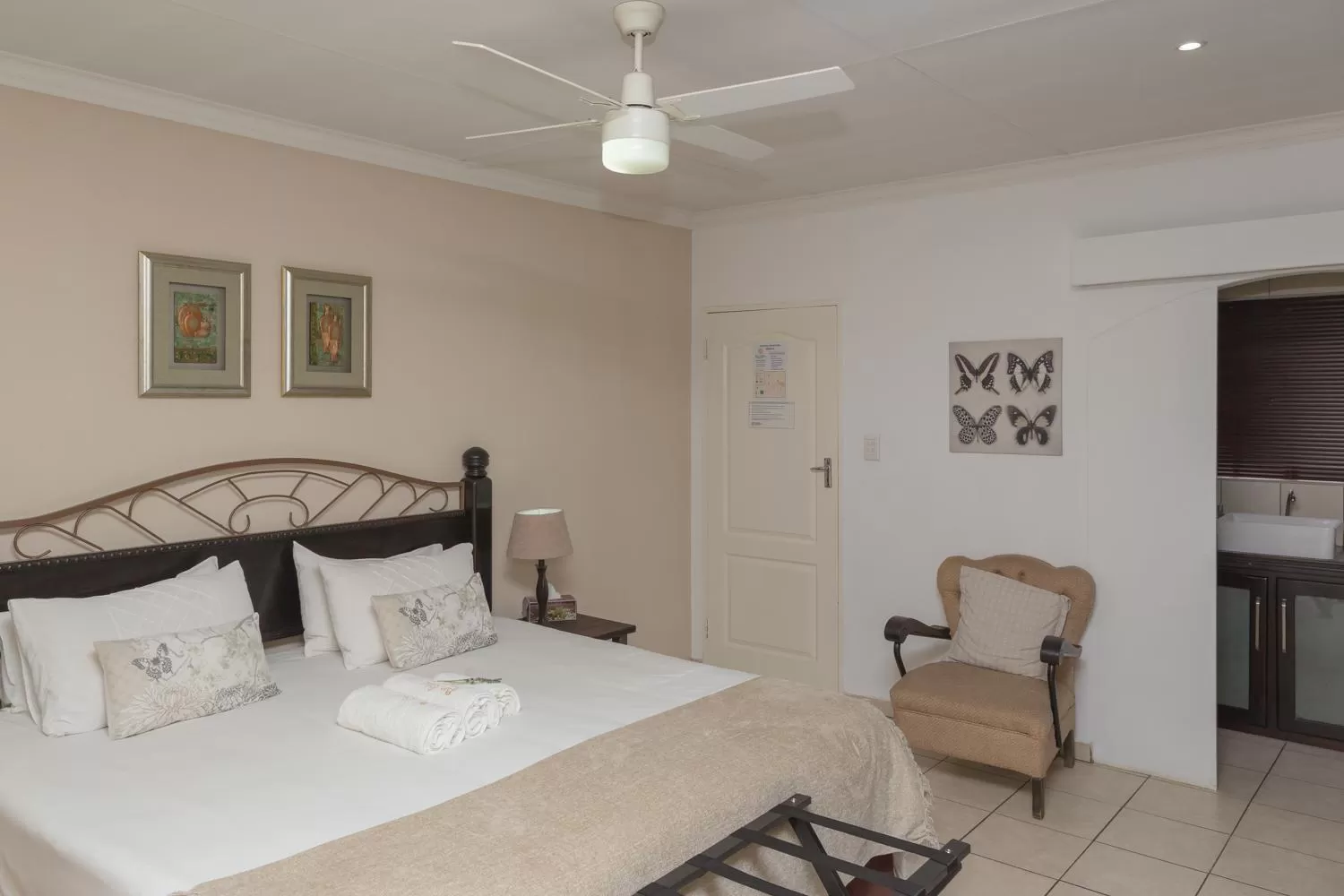 Photo of the whole room, Bed in Bri-Shel Manor B&B