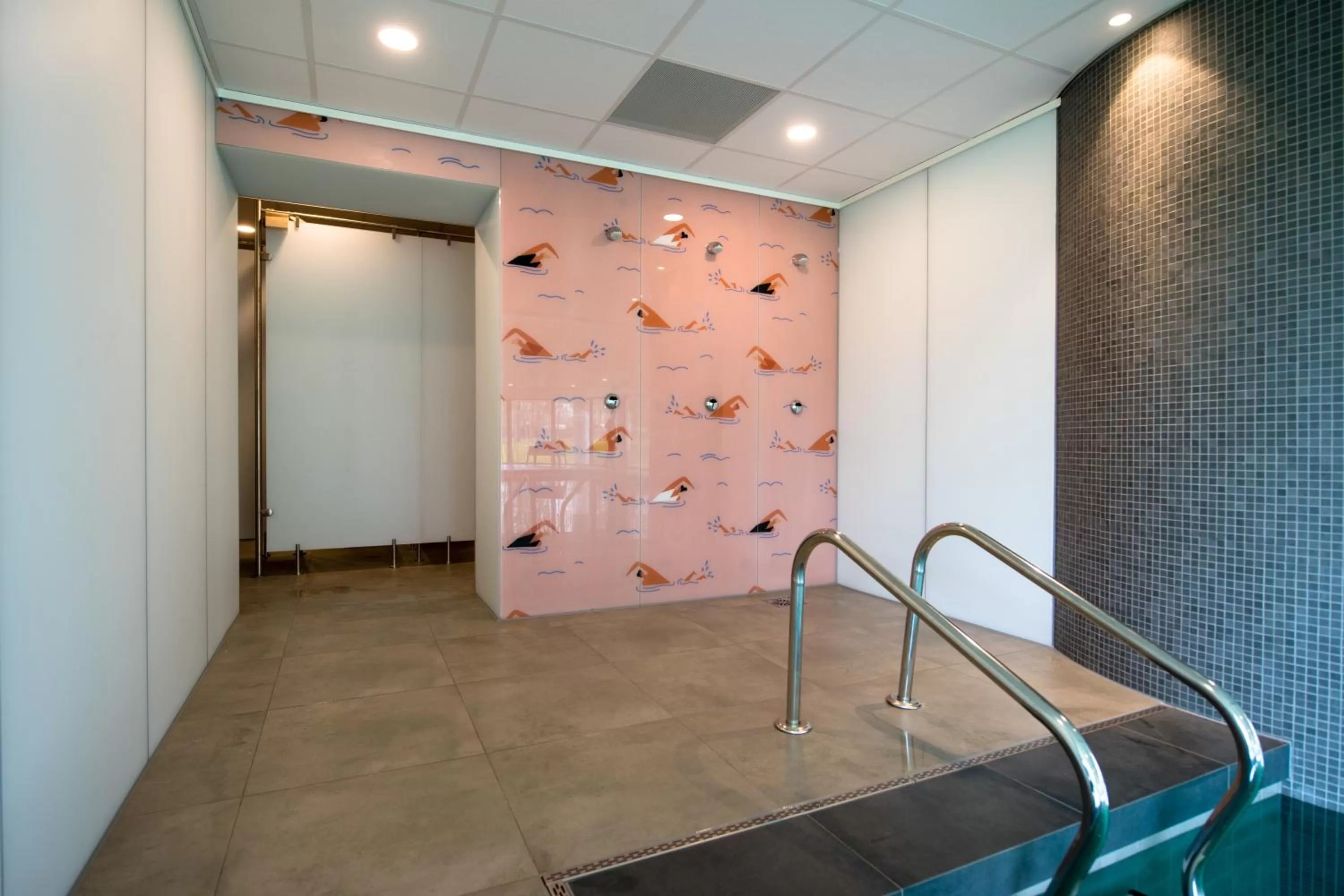 Swimming pool in Flonk Hotel Groningen Zuid, BW Signature Collection