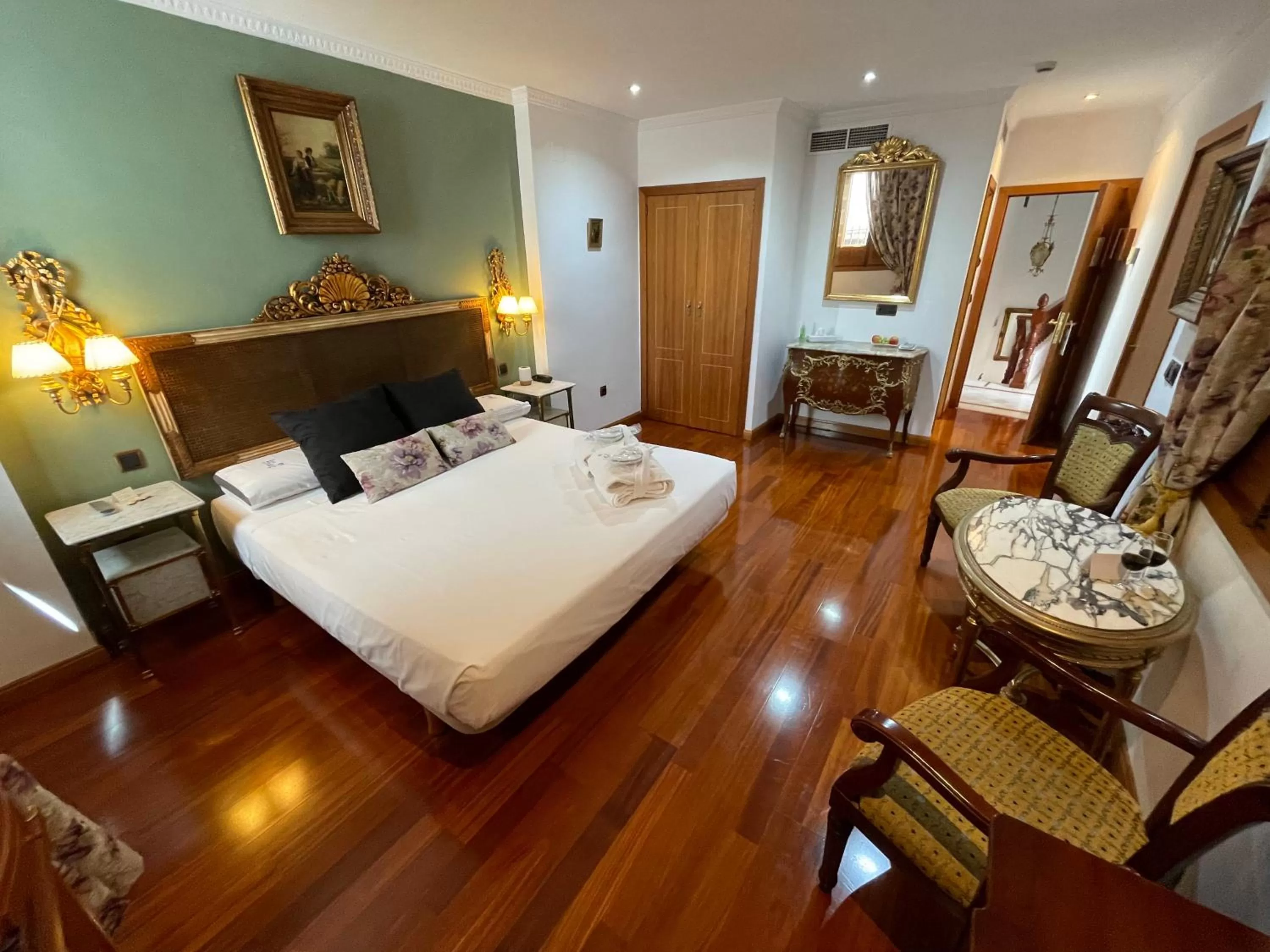 Photo of the whole room, Bed in La Llave de la Judería Hotel Boutique