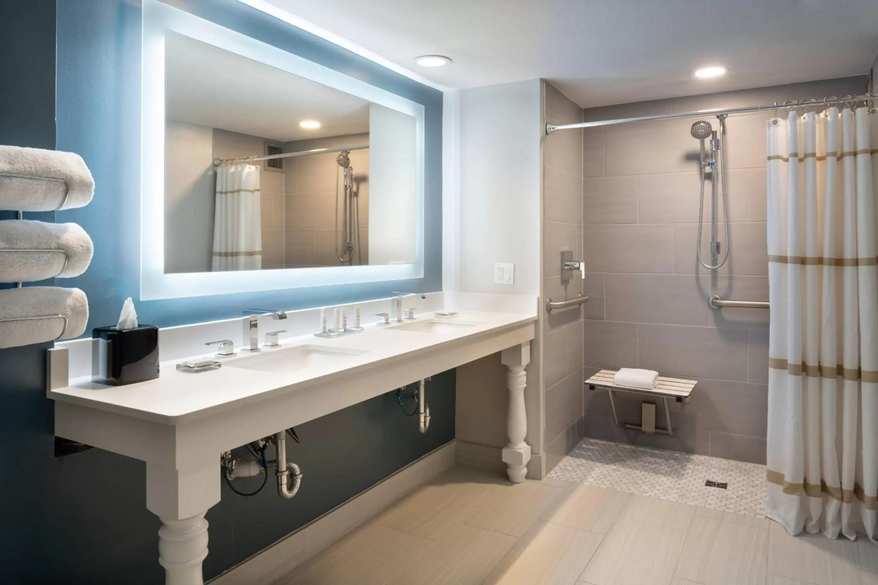 King Room with Water View and Balcony - Captiva Tower/Mobility Accessible with Roll-In Shower in Marriott Sanibel Harbour Resort & Spa King Room with Water View and Balcony - Captiva Tower/Mobility Accessible with Roll-In Shower in Marriott Sanibel Harbour Resort & Spa