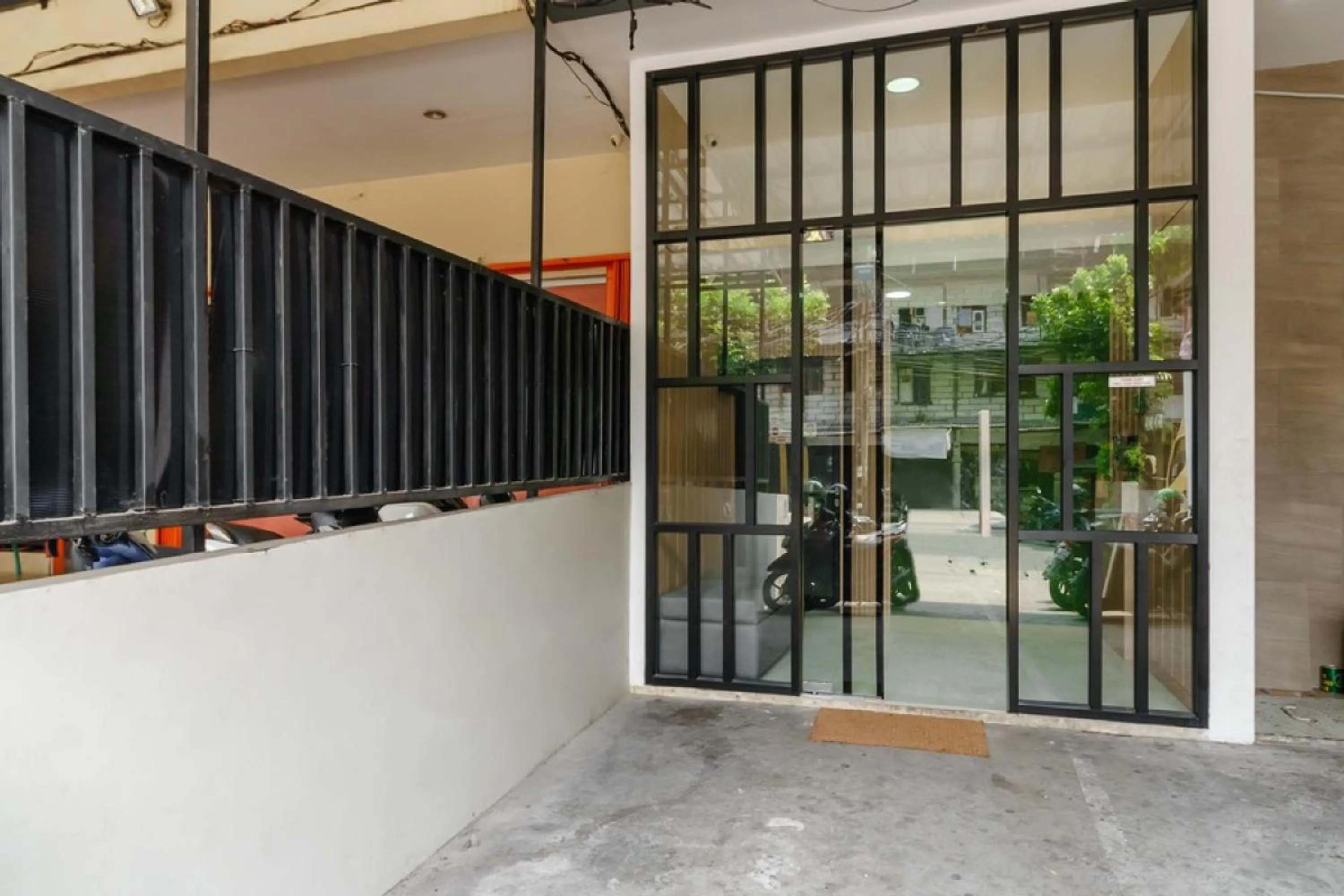 RedDoorz @ Mangga Besar 2