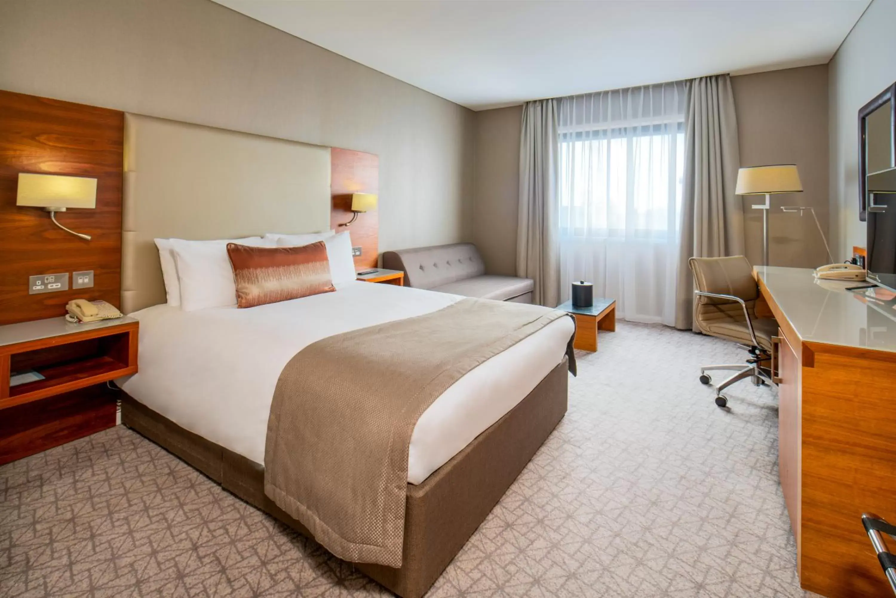Standard Double Room with Single Sofa Bed in Crowne Plaza London - Docklands by IHG Standard Double Room with Single Sofa Bed in Crowne Plaza London - Docklands by IHG