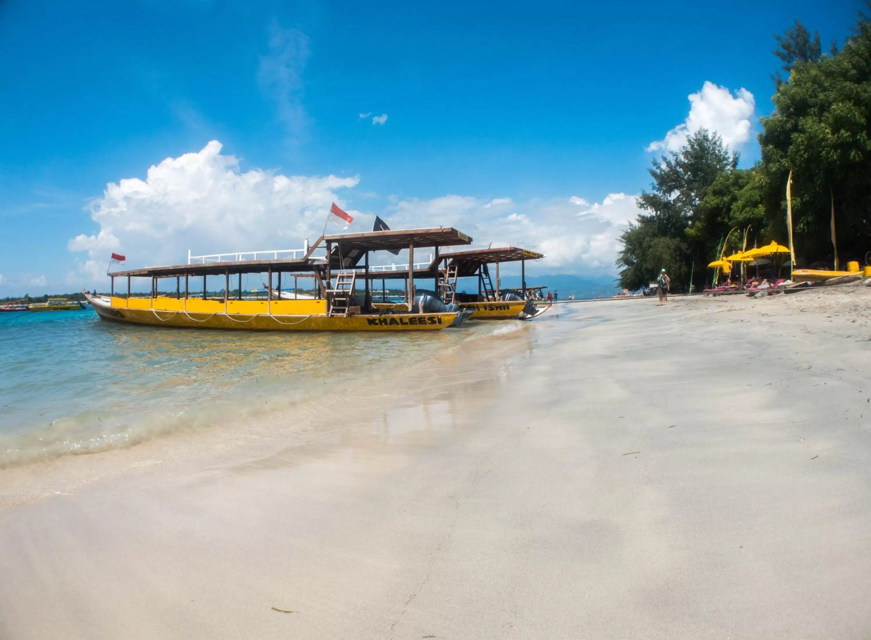 Beach in Gili Divers Hotel