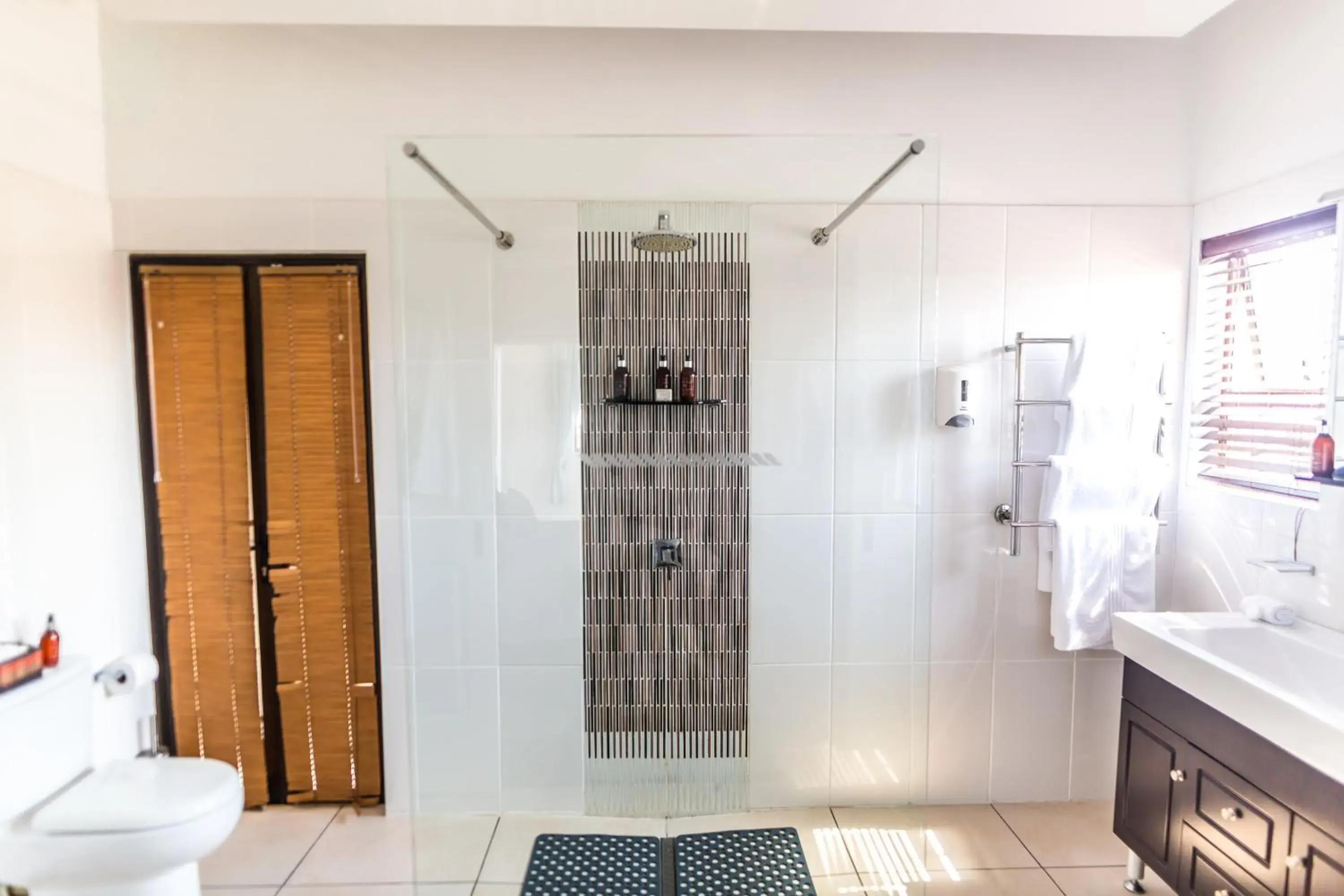 Superior Twin Room in Point B Guest House -Sustainable Solar Energy Superior Twin Room in Point B Guest House -Sustainable Solar Energy