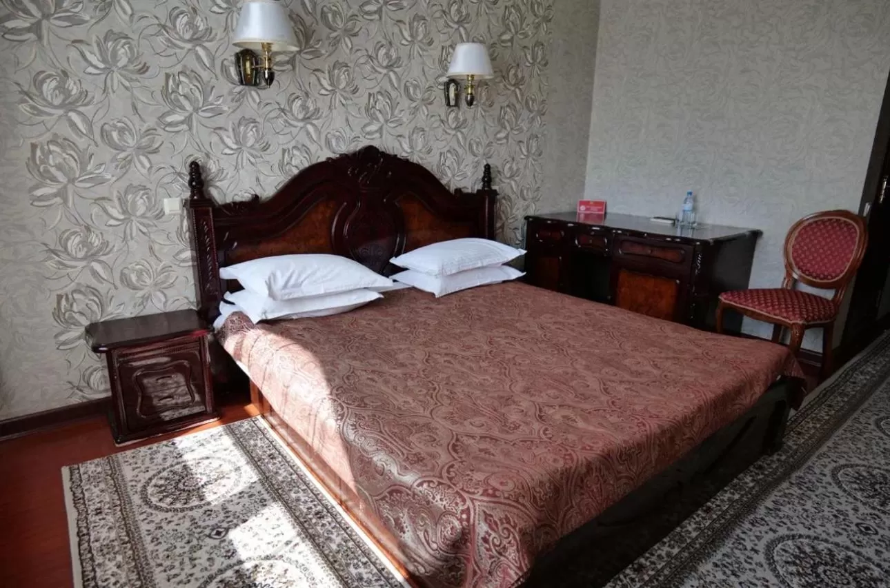 Bed in Lion Hotel