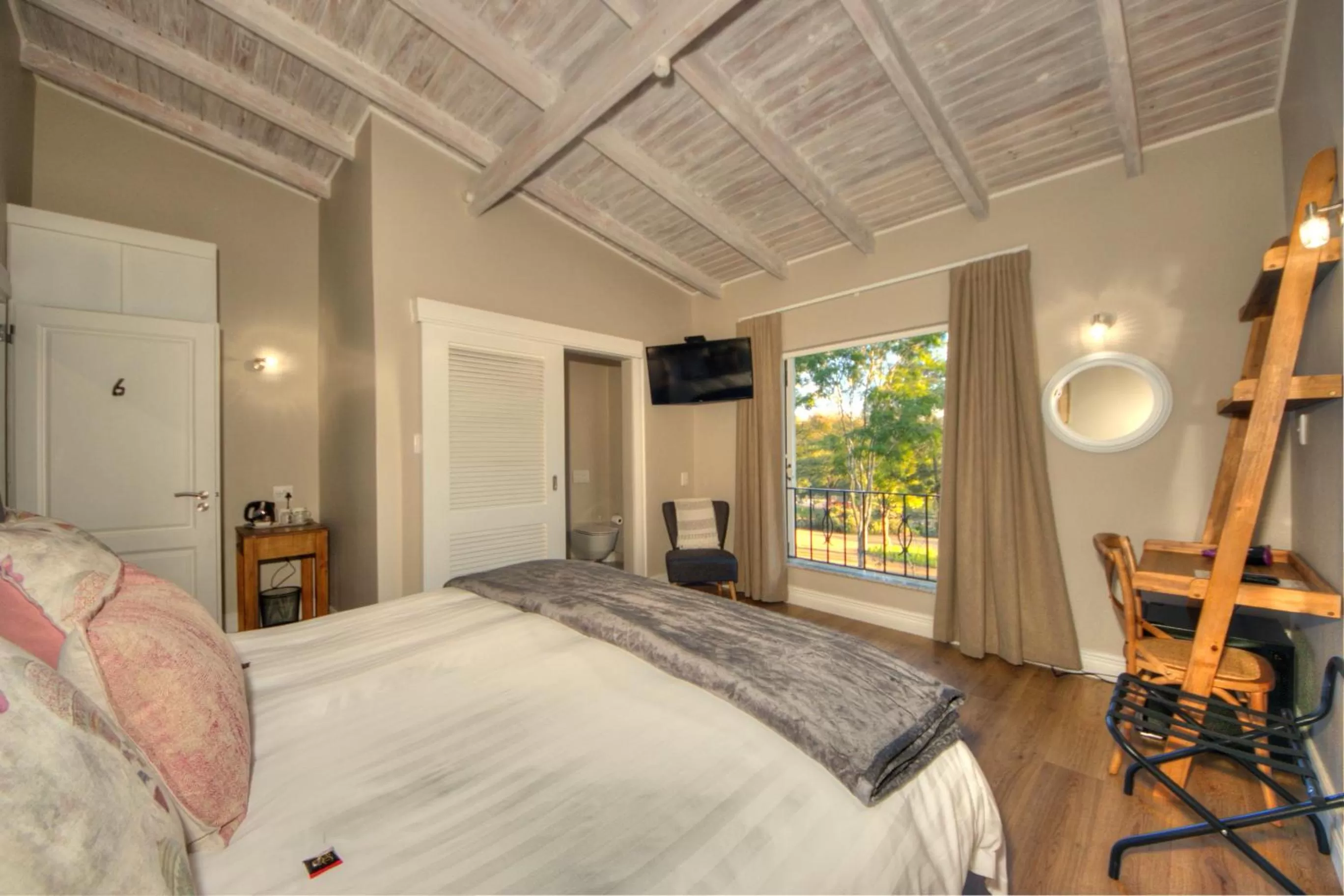 Photo of the whole room, Bed in Amberhall Guesthouse