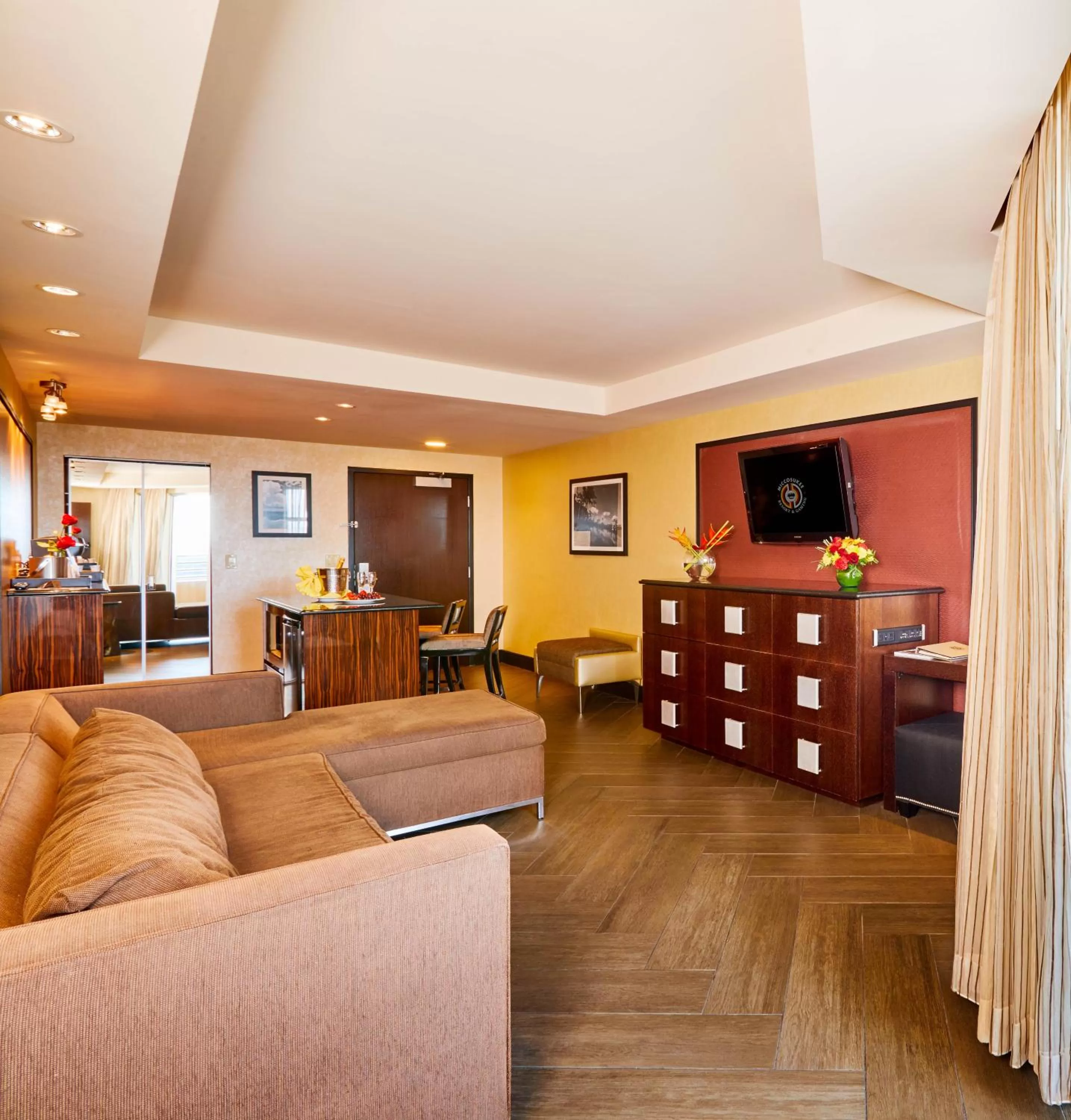 Communal lounge/ TV room in Miccosukee Casino & Resort