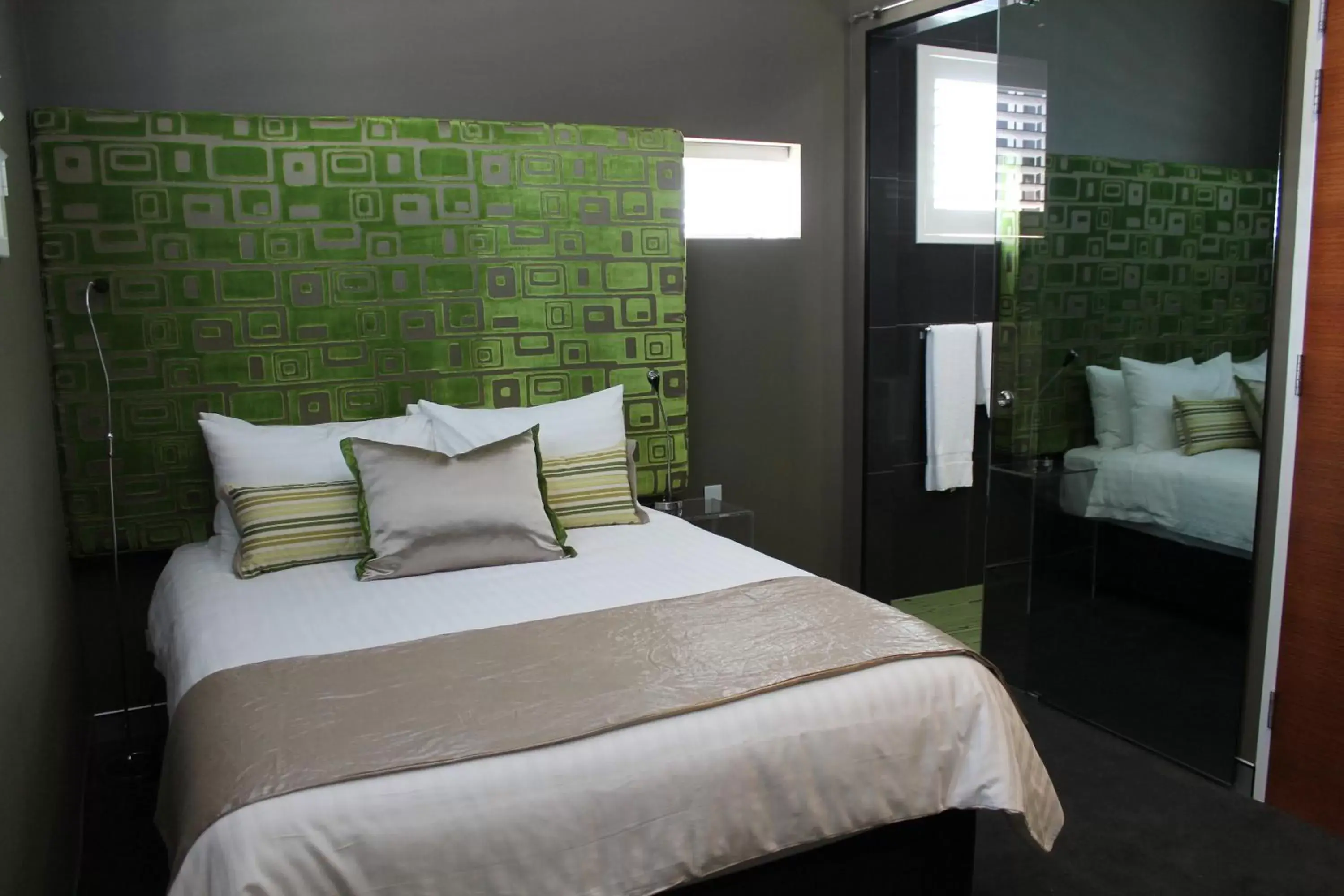 Queen Room in Junction Hotel Queen Room in Junction Hotel