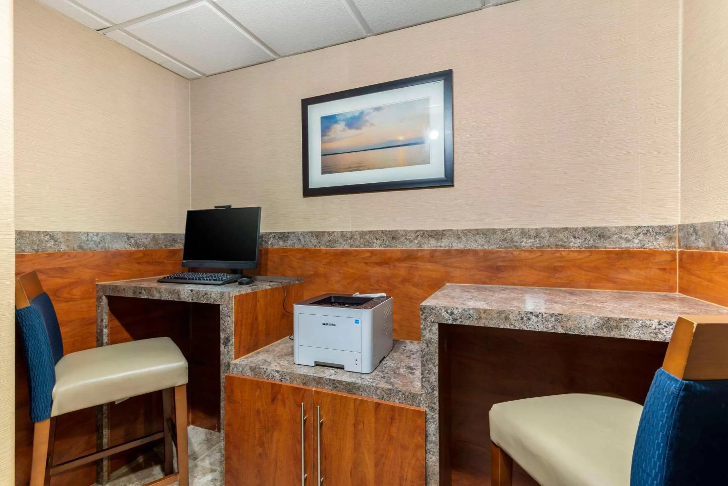 Business facilities in Comfort Suites At Kennesaw State University