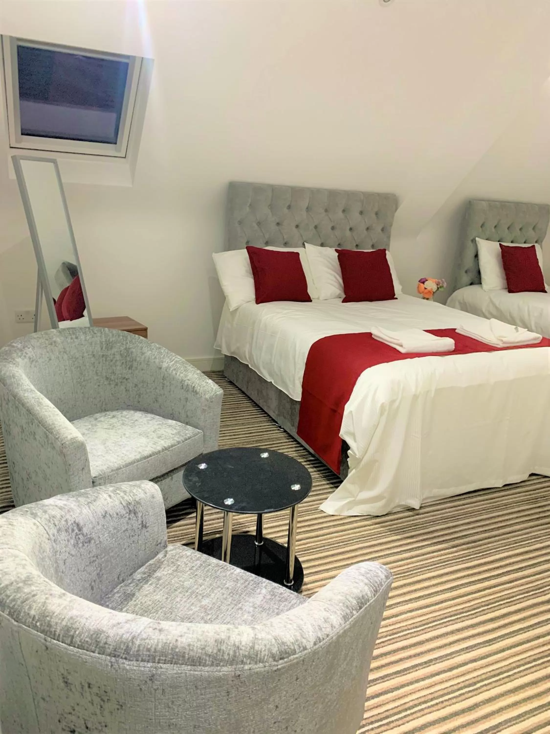 Bedroom, Bed in Green View Hotel Near Dartford