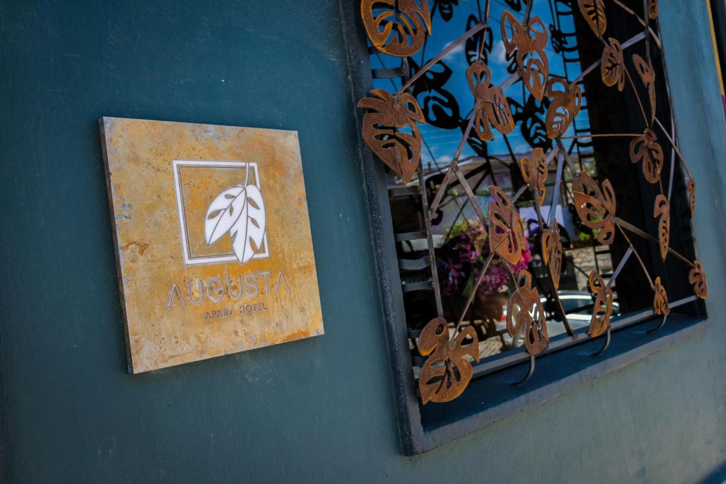 Facade/entrance in Augusta Hotel