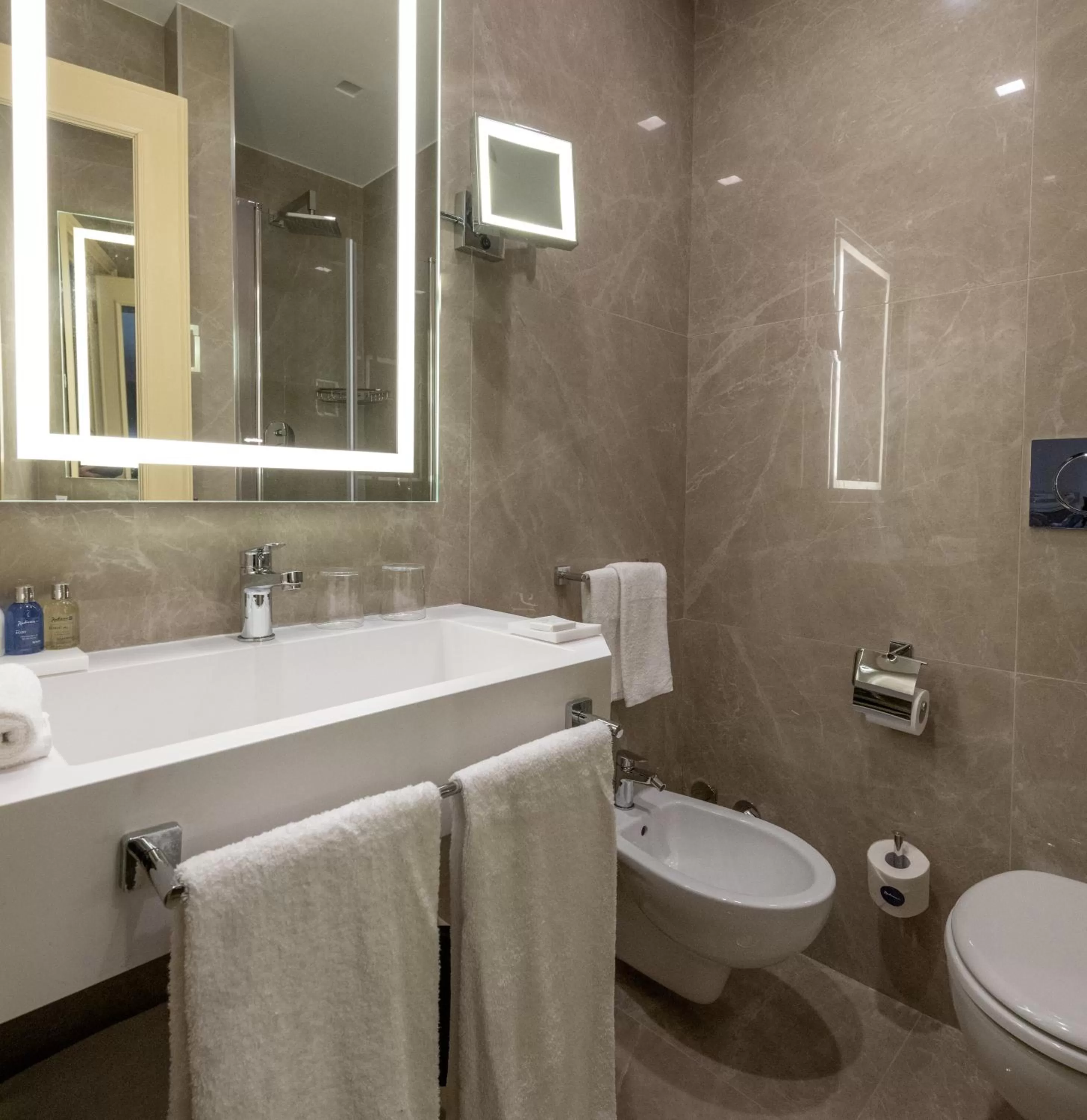 Bathroom in Radisson Blu GHR Rome