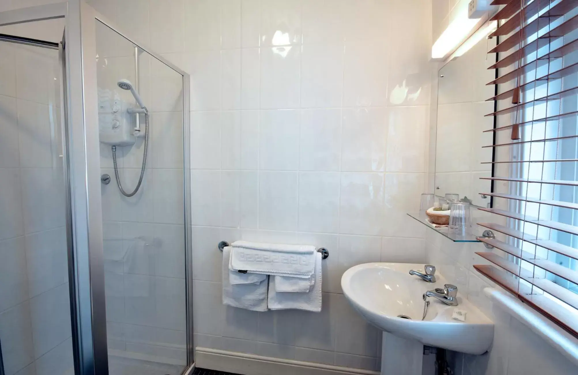 Standard Double Room - 2 in St Marys Guest House Standard Double Room - 2 in St Marys Guest House