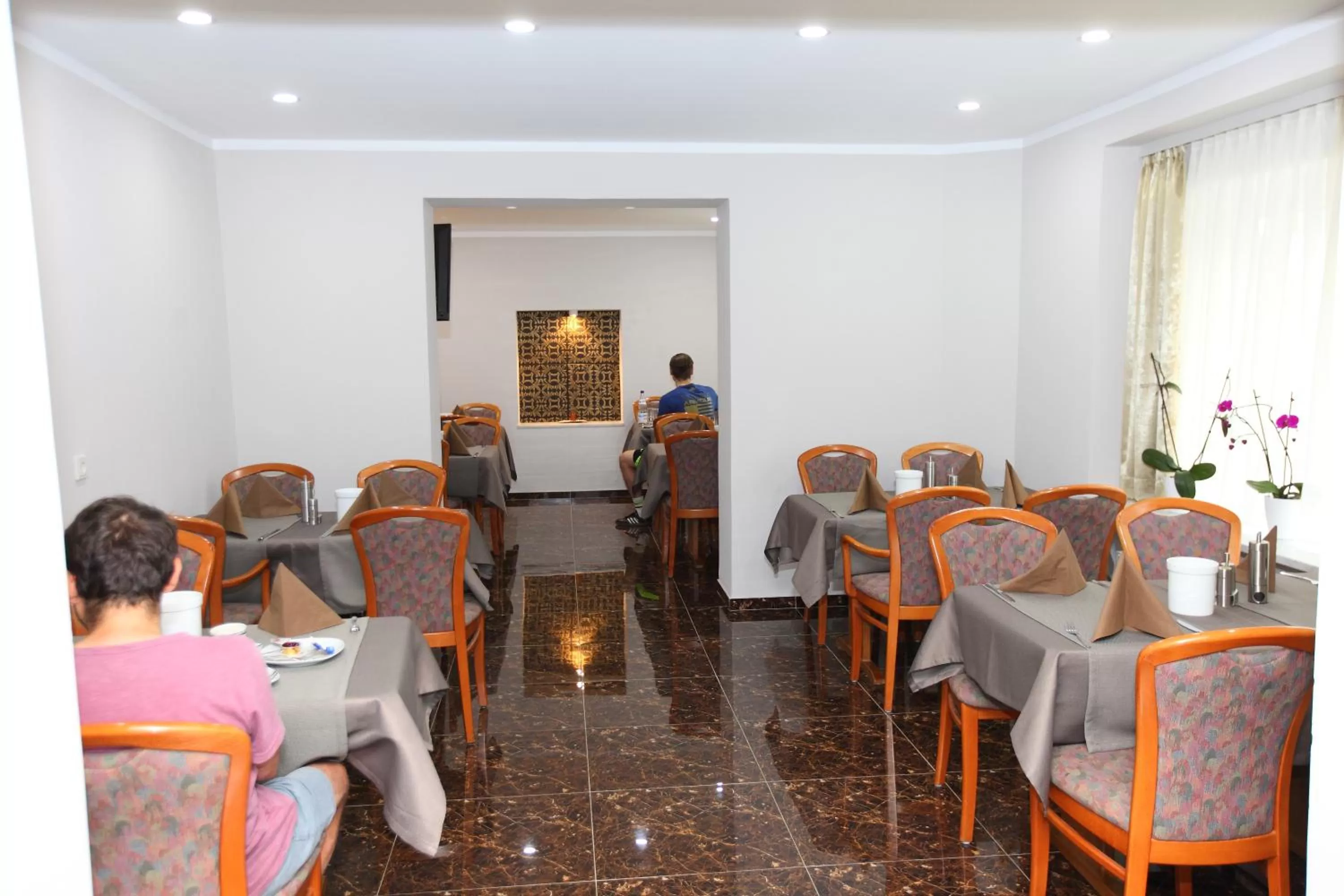 Restaurant/places to eat in Hotel Sofia