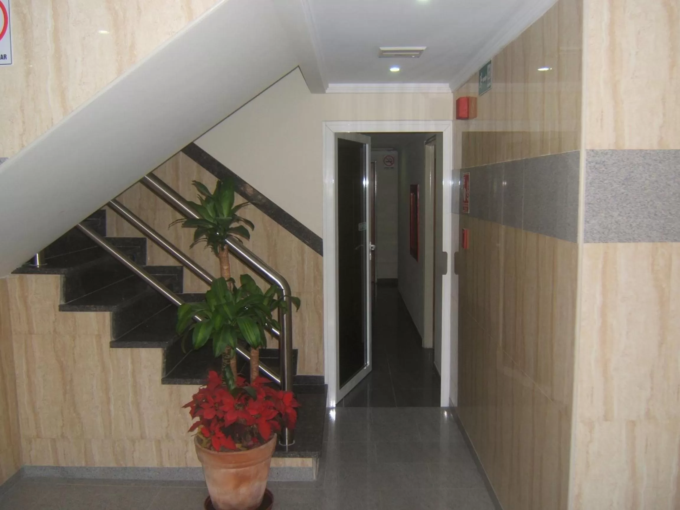 Lobby/Reception in HOTEL MUEVETE POR VARGAS