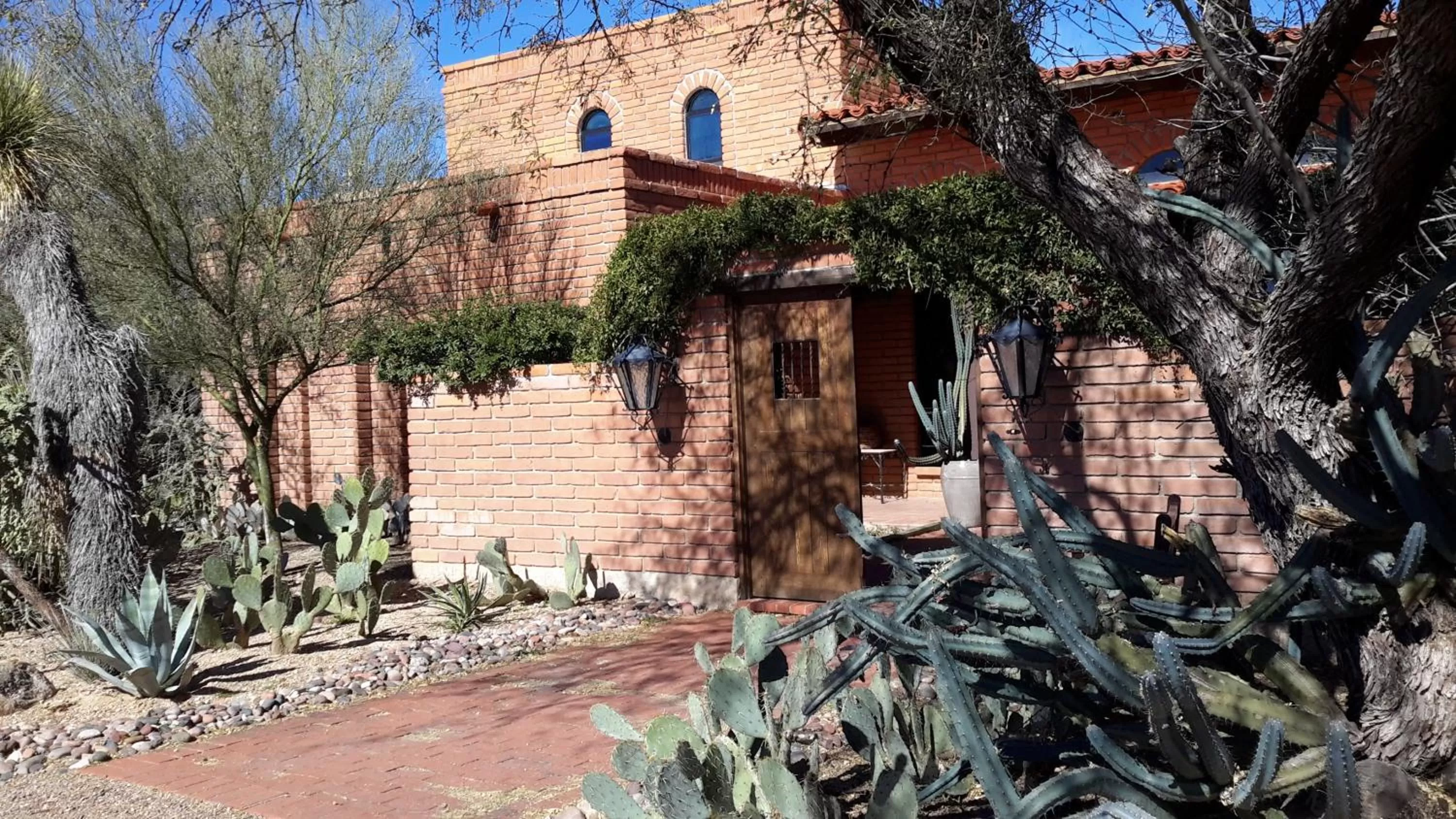 Facade/entrance in Desert Trails Bed & Breakfast