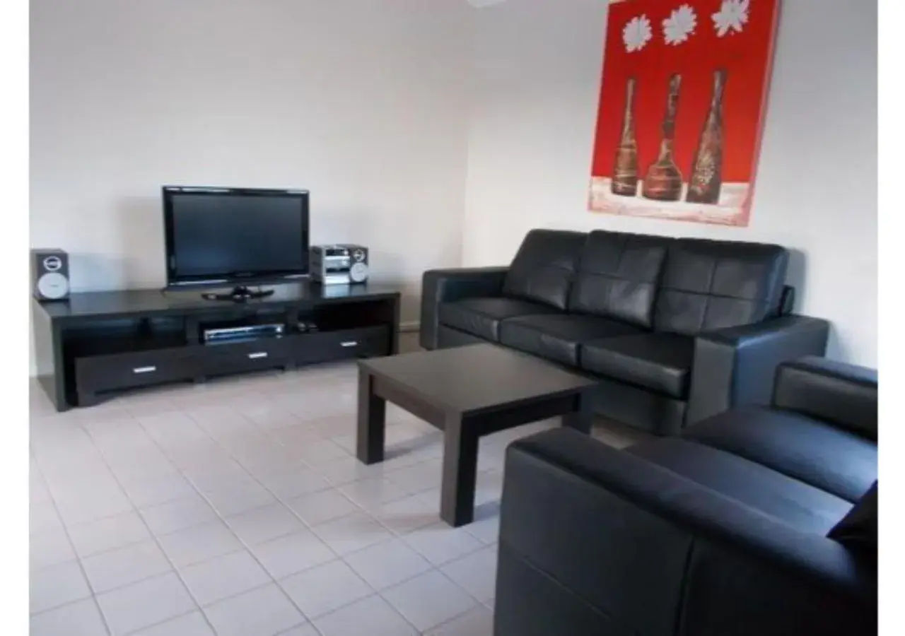 Deluxe 2 Bedroom Cabin in Discovery Parks - Perth Airport Deluxe 2 Bedroom Cabin in Discovery Parks - Perth Airport