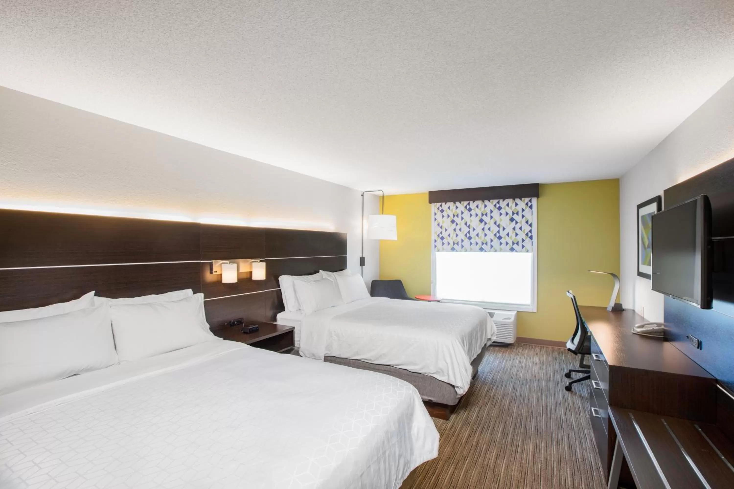 Photo of the whole room, Bed in Holiday Inn Express Hotel & Suites Altoona-Des Moines by IHG