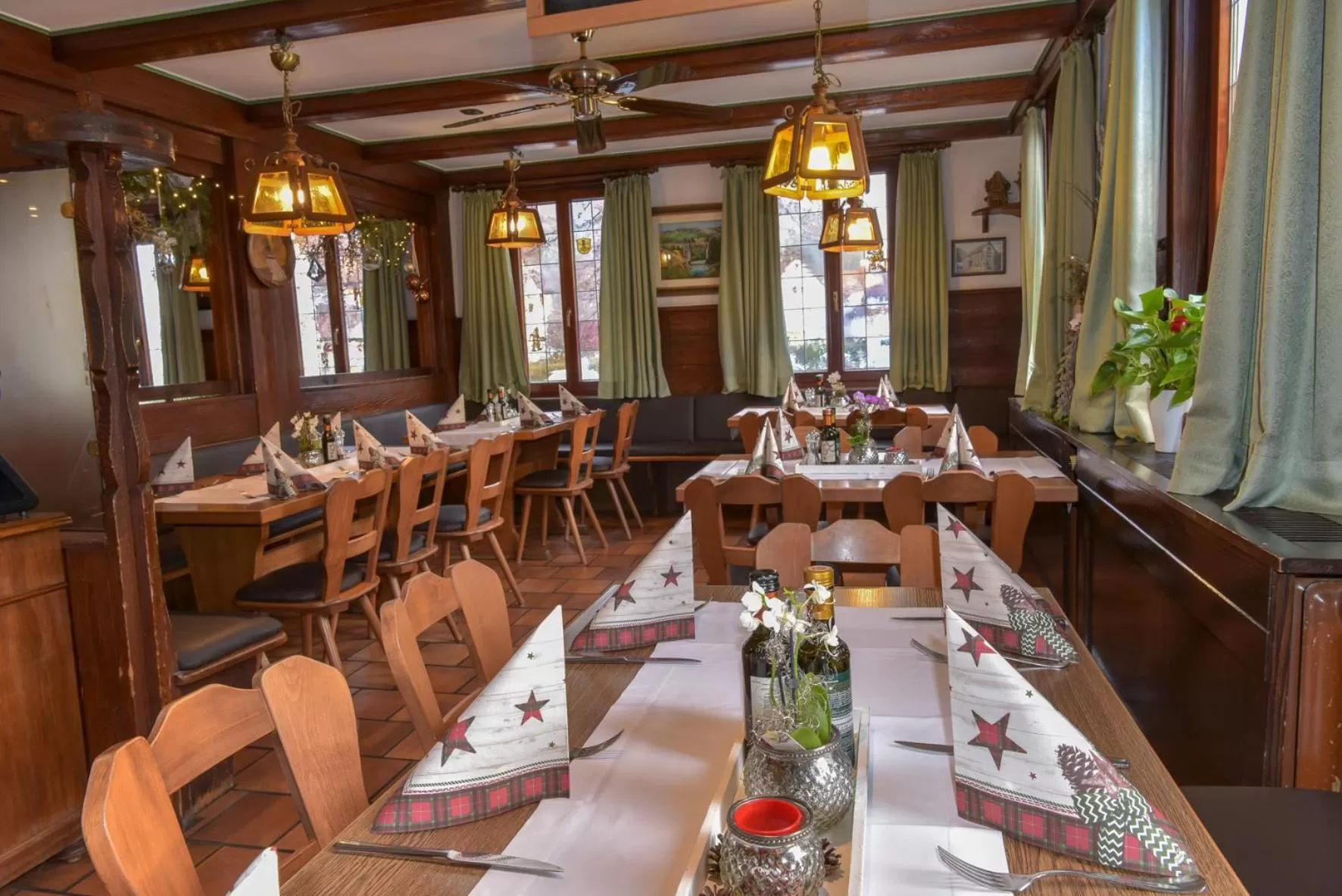 Restaurant/Places to Eat in Hotel Ristorante Rostica