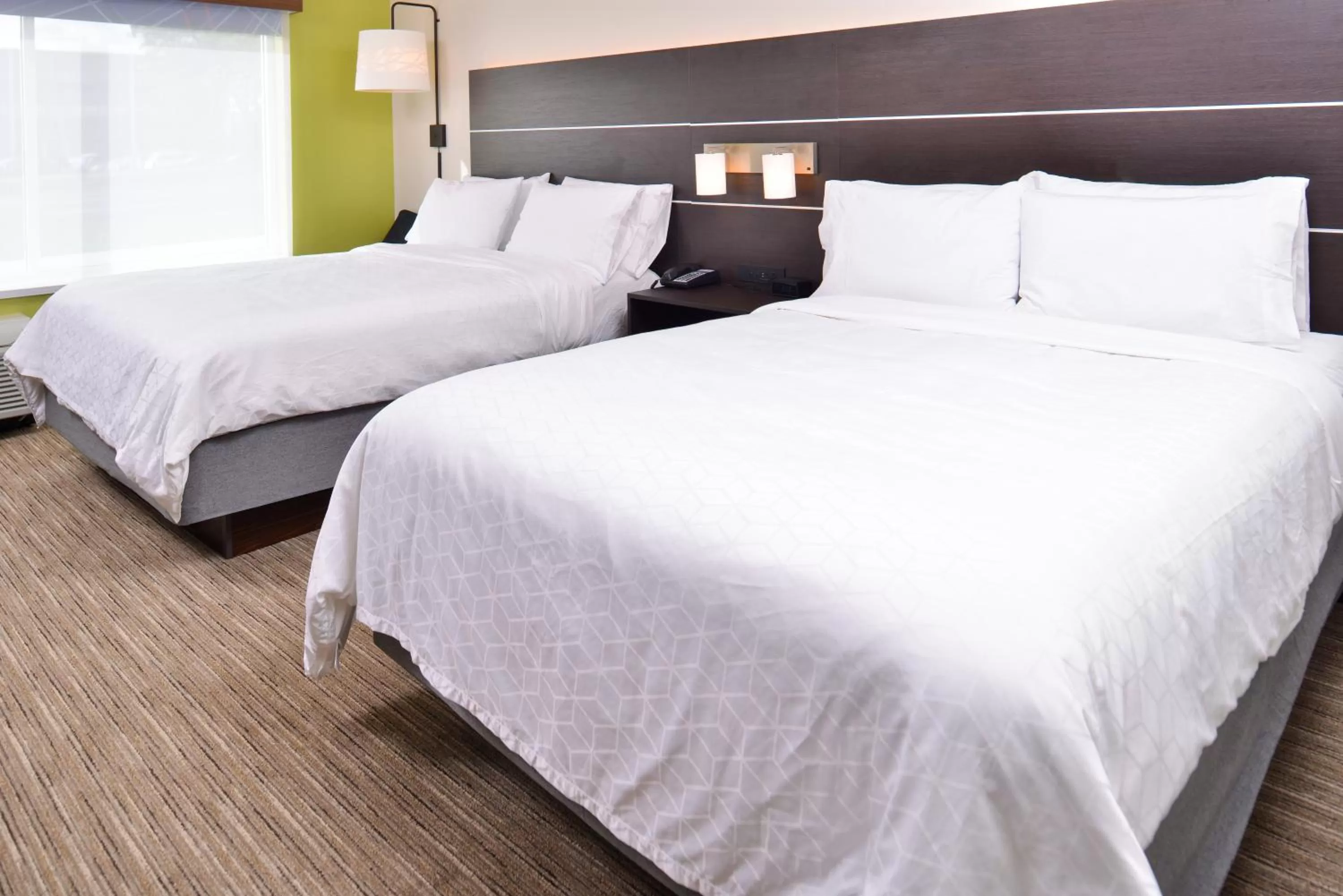 Photo of the whole room, Bed in Holiday Inn Express & Suites - Mall of America - MSP Airport by IHG