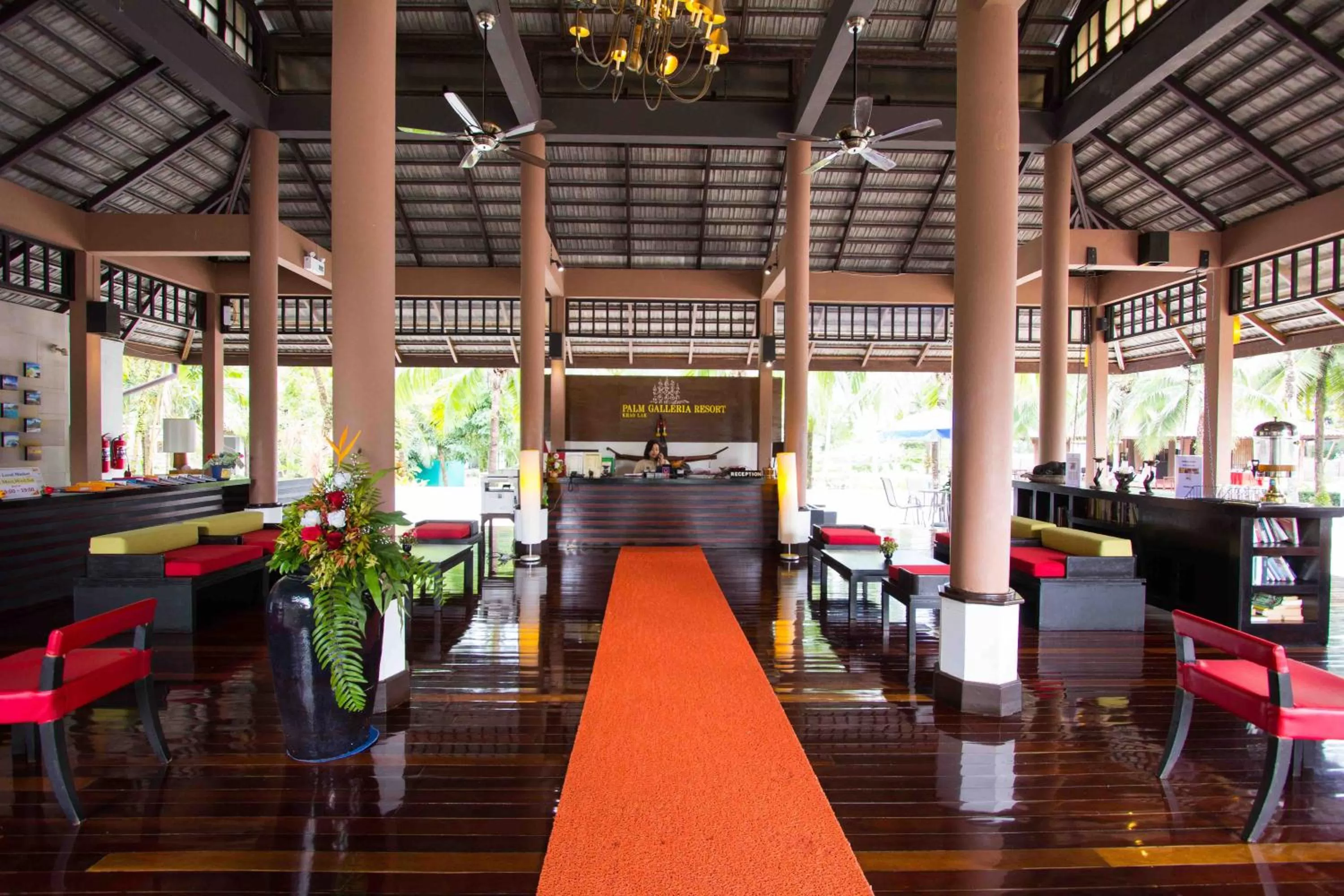 Area and facilities in Palm Galleria Resort