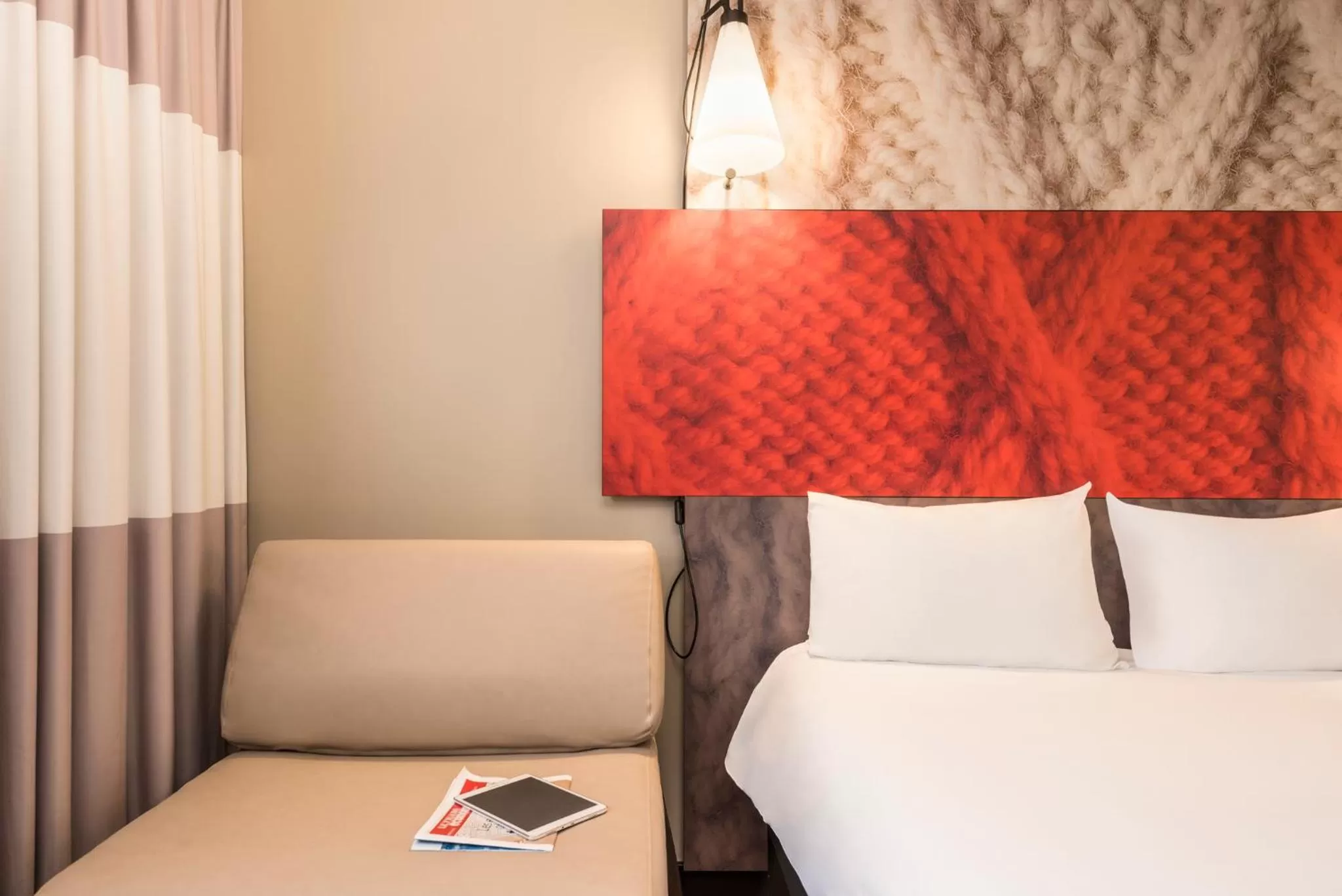 Bed in ibis Paris Gare du Nord Château Landon 10ème