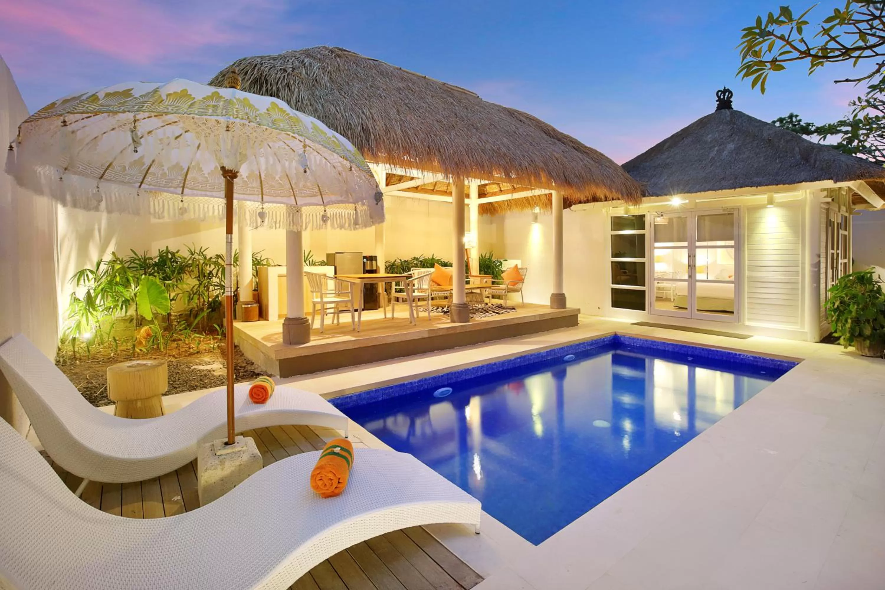 Property building in HARRIS Hotel & Residences Sunset Road