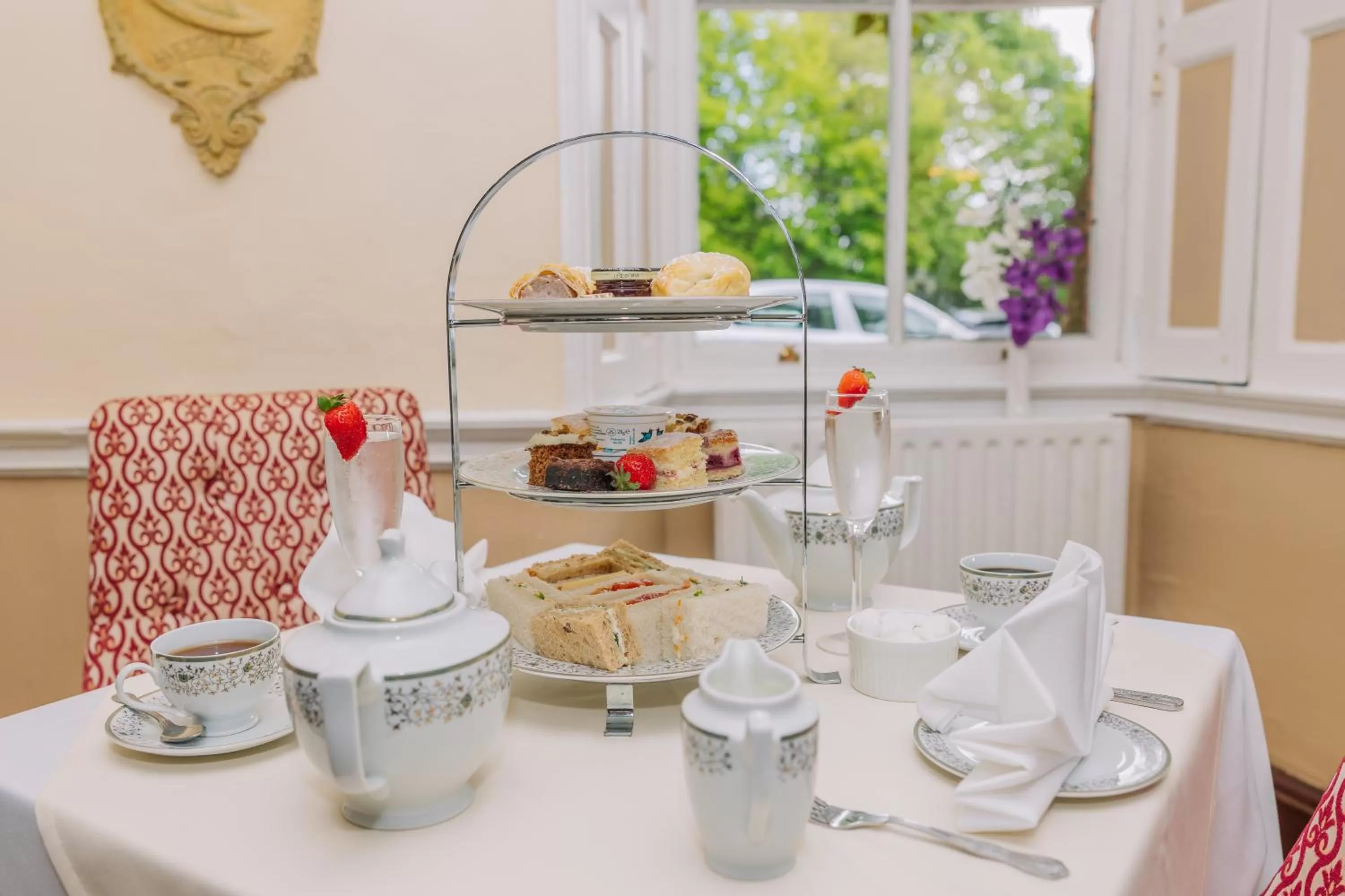 Coffee/tea facilities in Muthu Belstead Brook Hotel