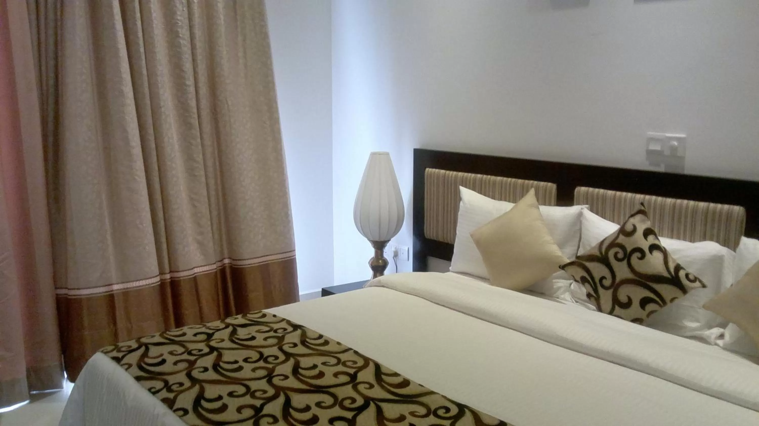 Bed in Ruins Chaaya Hotel